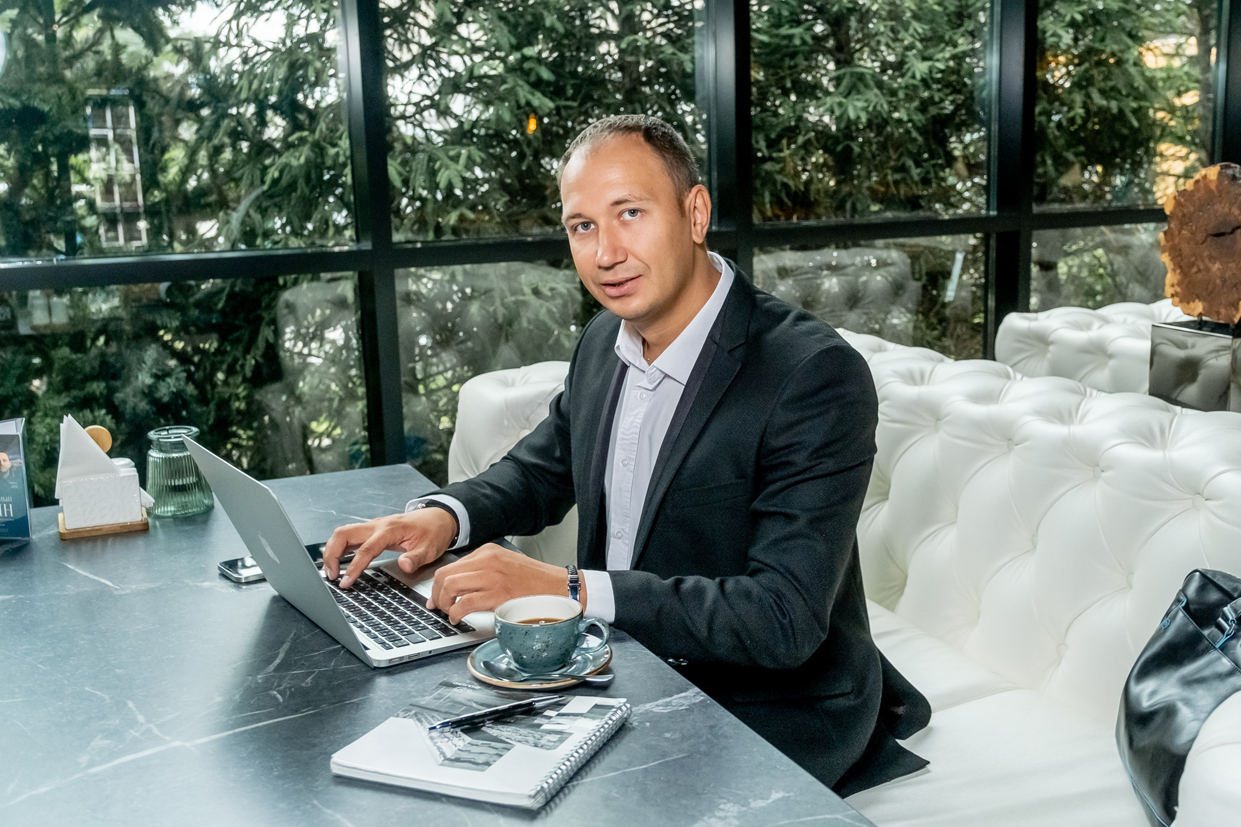 Владимир — бизнес-тренер. Арт-стилист, визуализатор архетипических стратегий, психолог