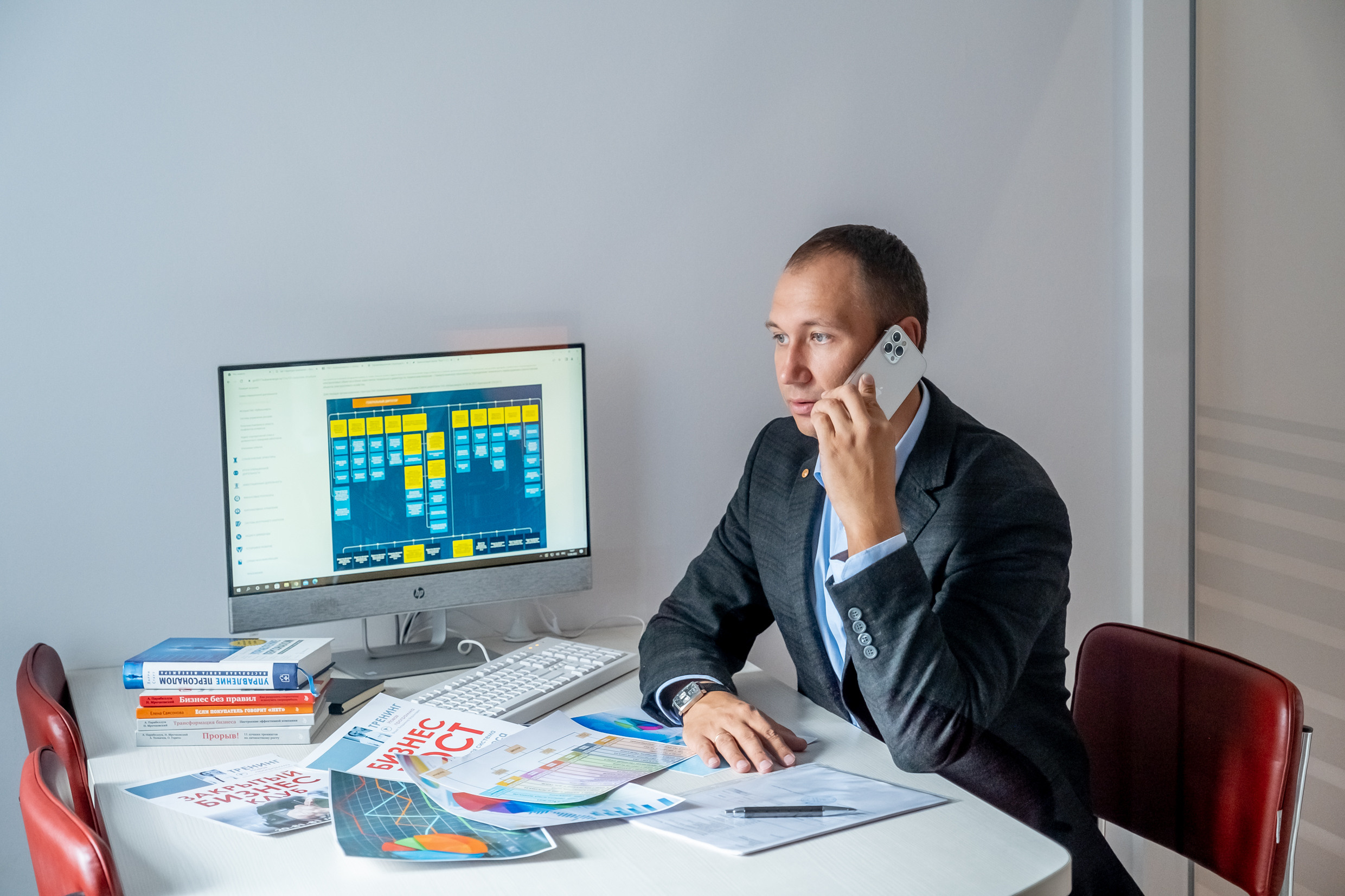 Владимир — бизнес-тренер. Арт-стилист, визуализатор архетипических стратегий, психолог