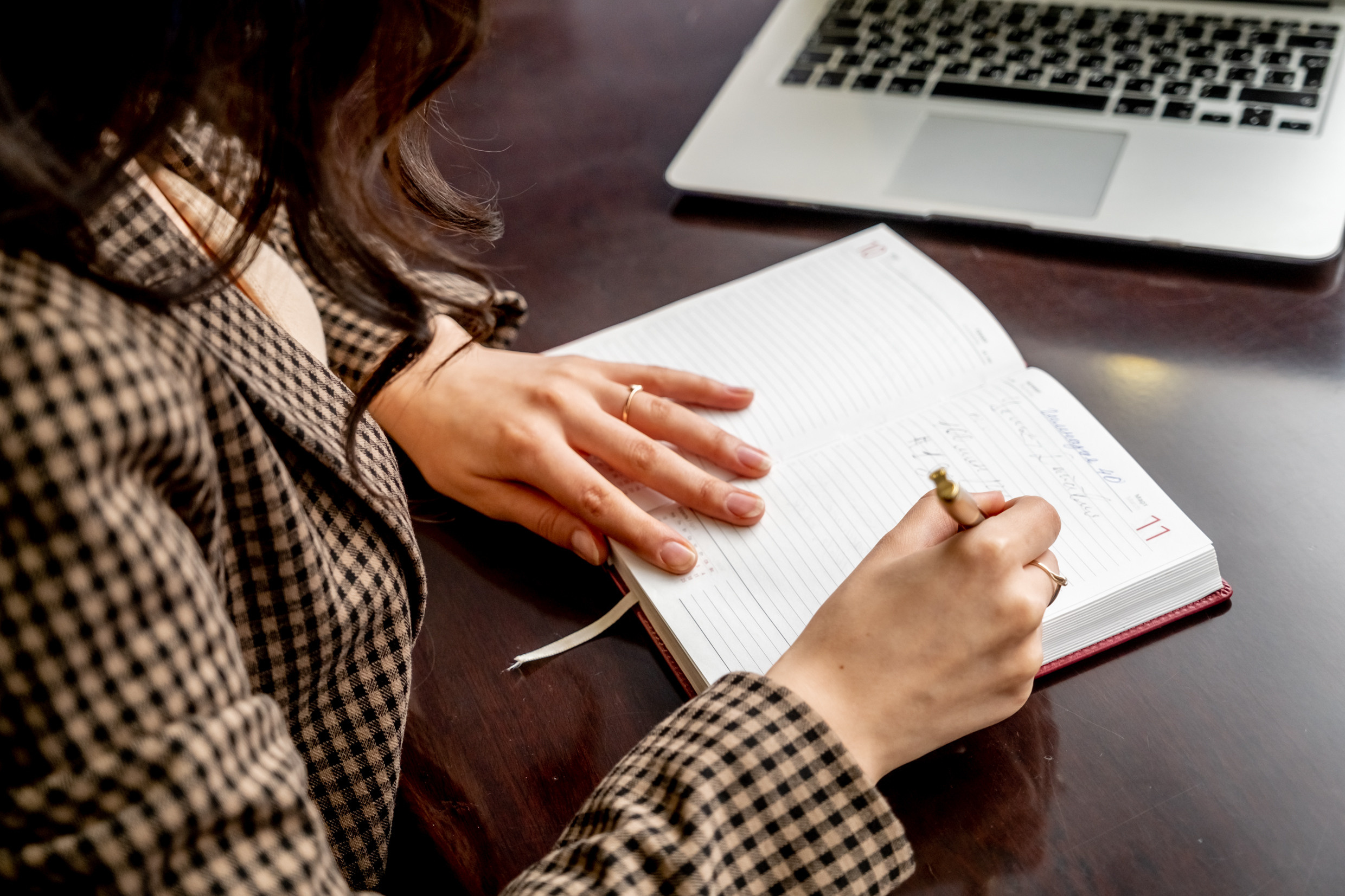 Анна — трансформационый коуч — психолог. Арт-стилист, визуализатор архетипических стратегий, психолог