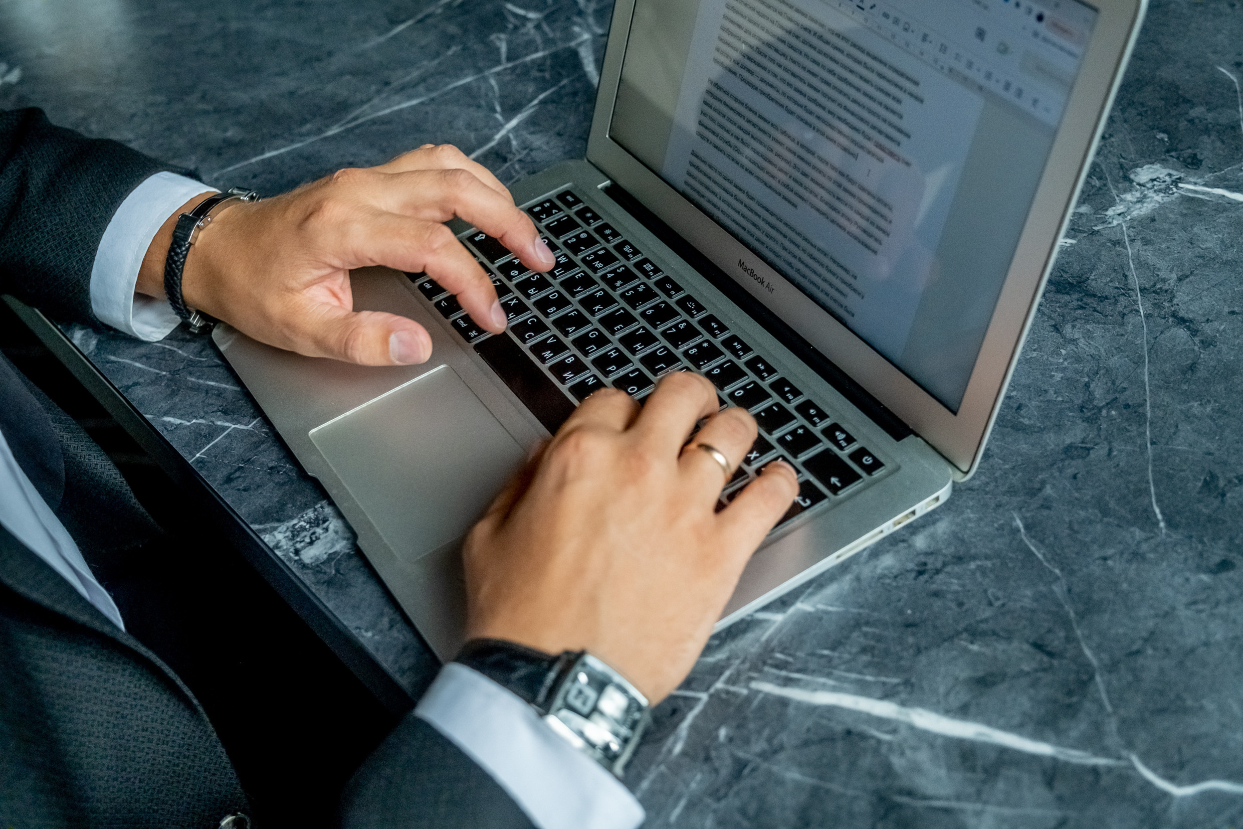 Владимир — бизнес-тренер. Арт-стилист, визуализатор архетипических стратегий, психолог