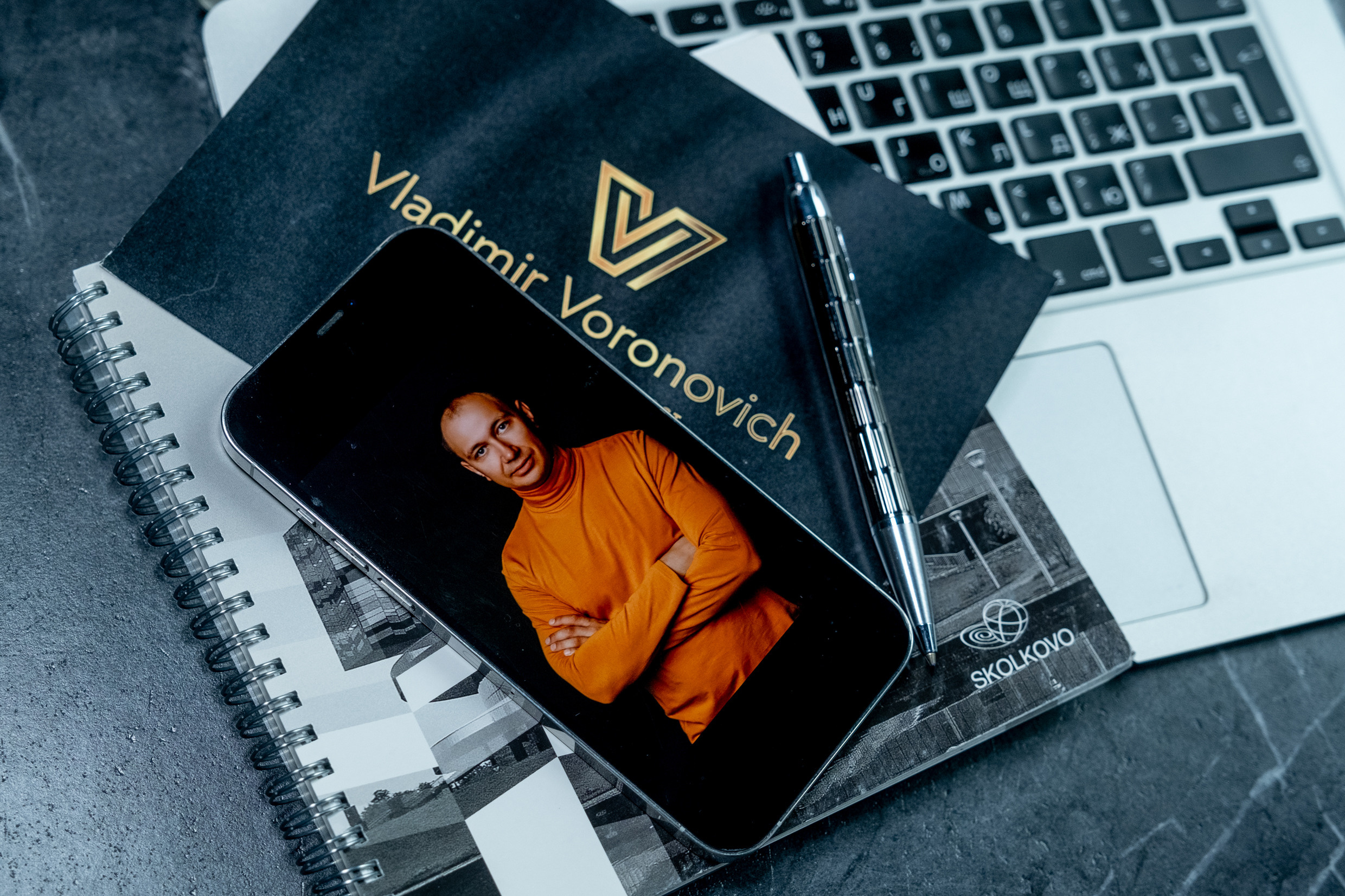 Владимир — бизнес-тренер. Арт-стилист, визуализатор архетипических стратегий, психолог