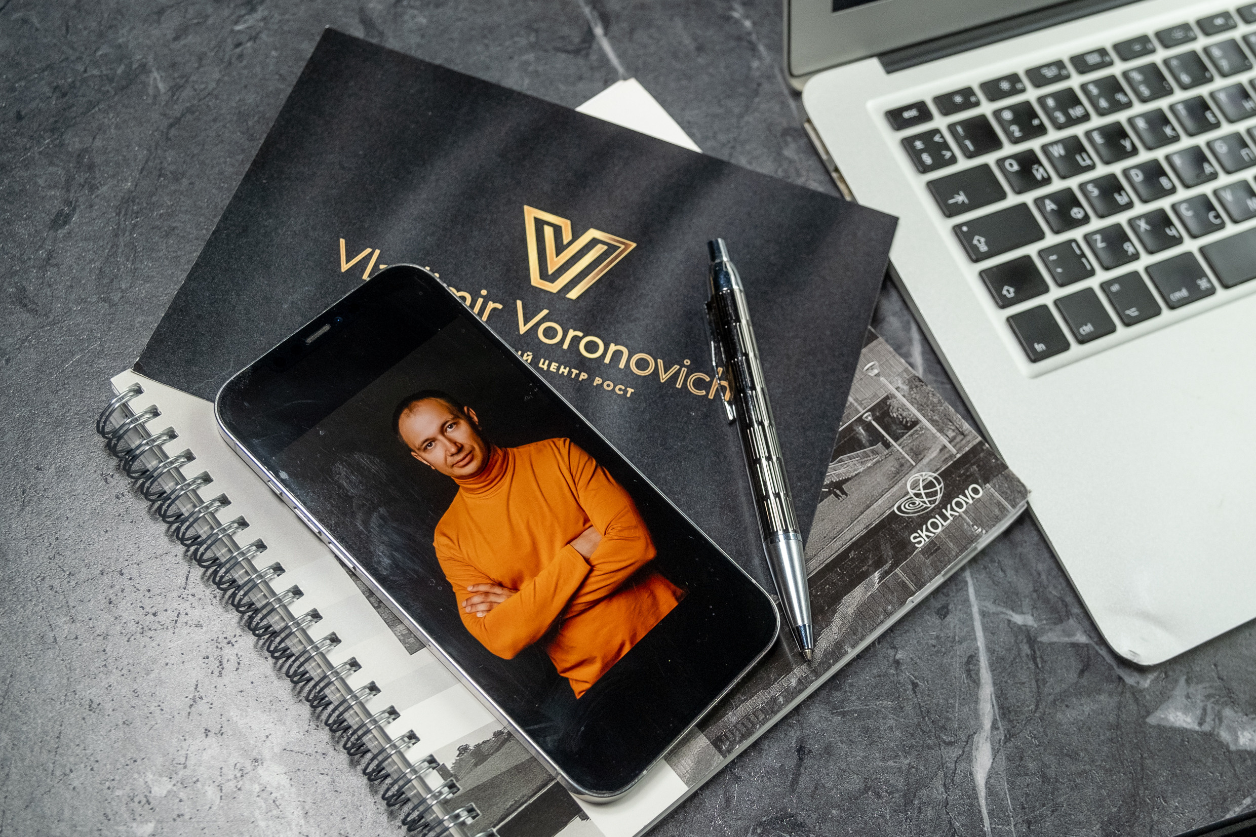 Владимир — бизнес-тренер. Арт-стилист, визуализатор архетипических стратегий, психолог