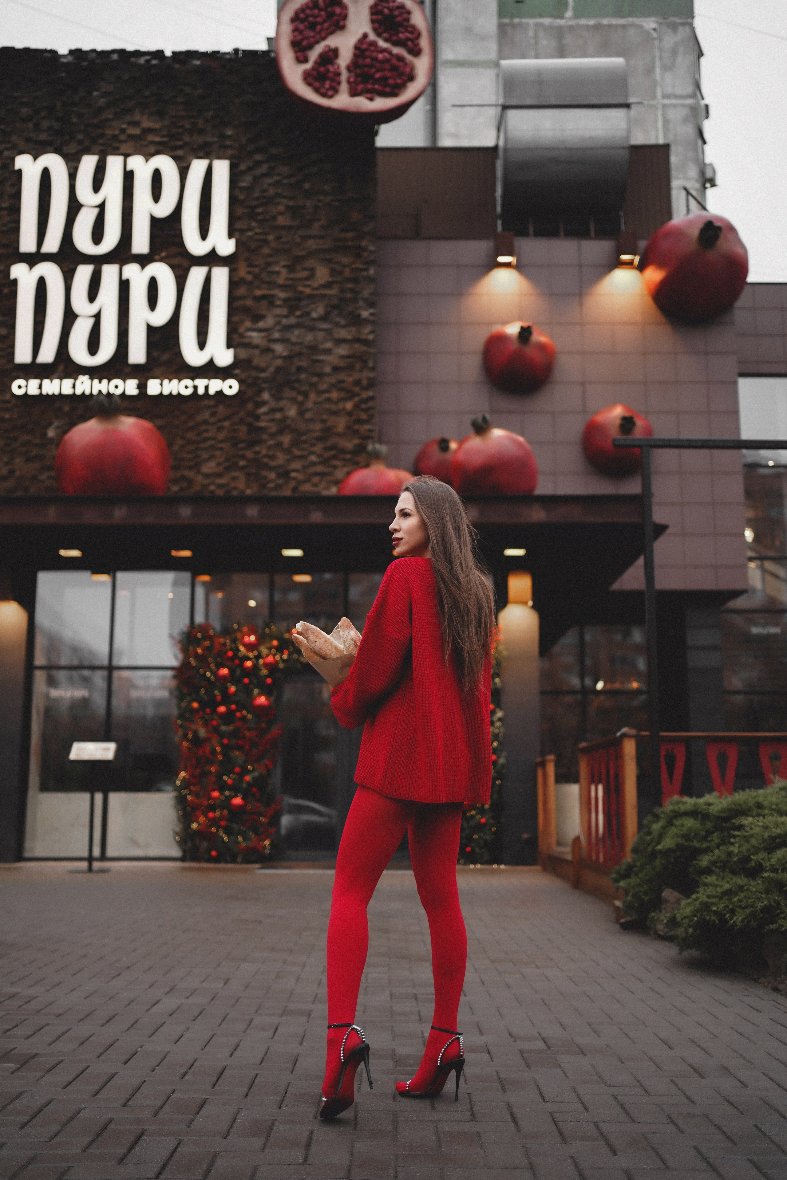 Пури пури. Фотосессия в Ростове-на-Дону. Дарья в ярком образе с батонами. Свадебный фотограф в Ростове-на-Дону. Таинство Крещения и Венчания, семейные фотосессии. Алёна Чёботова