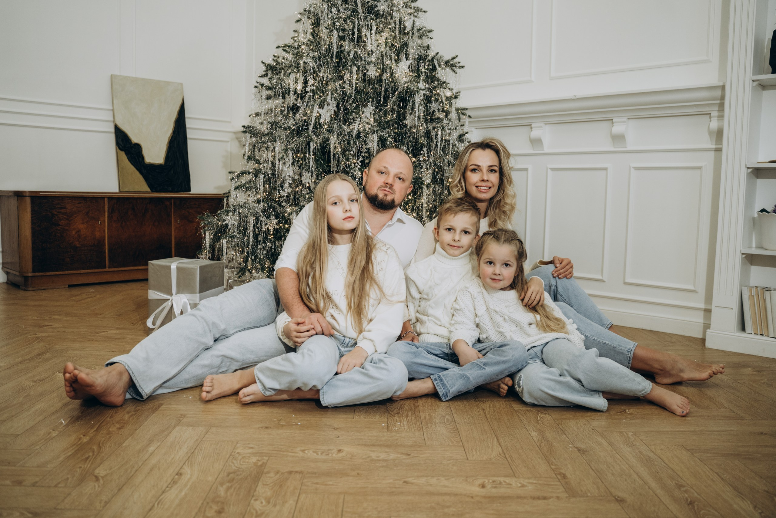 Семейная фотосессия в студии в Дмитрове. Свадебный фотограф в Дмитрове