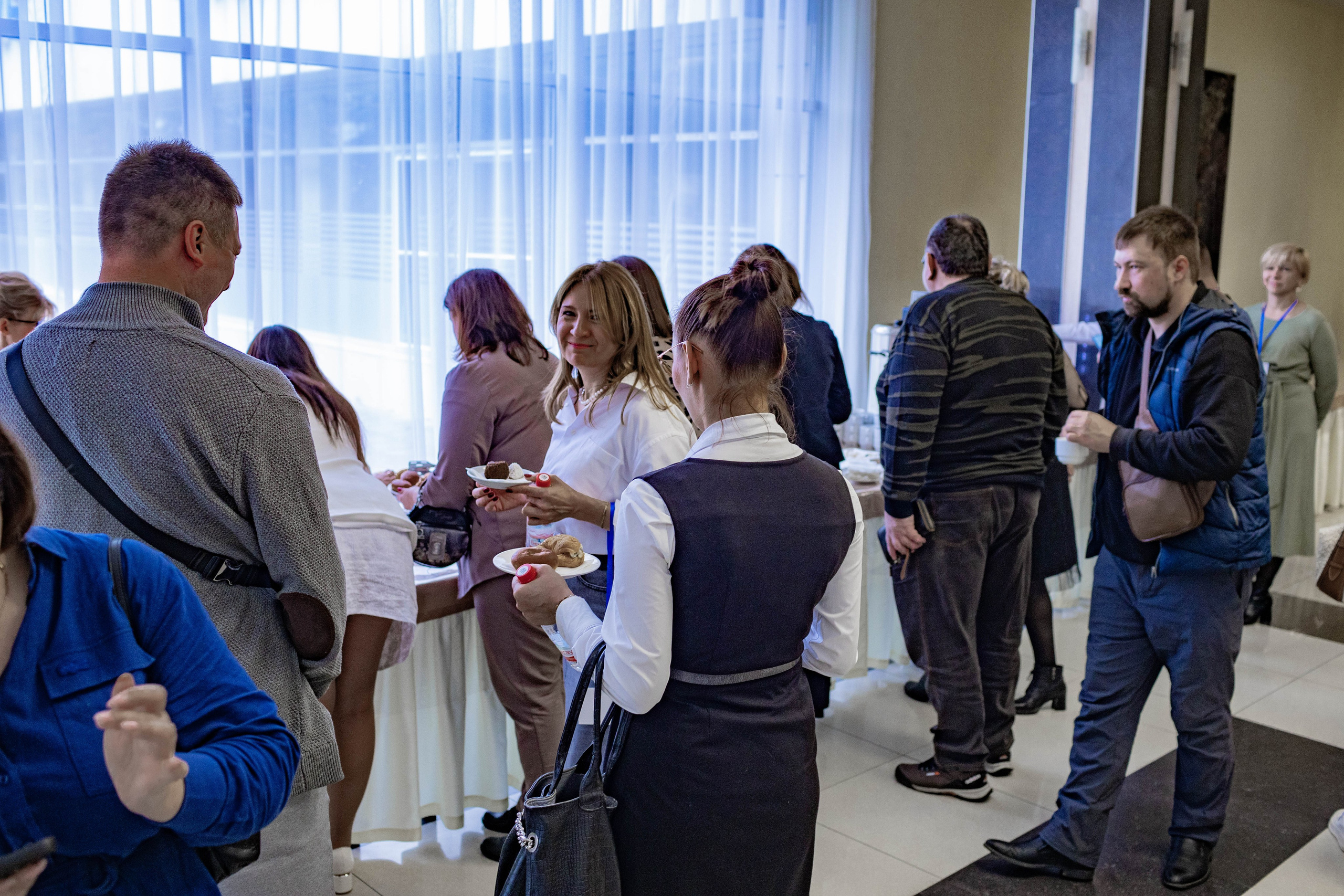 КОНФЕРЕНЦИЯ ПО ПОСУТОЧНОЙ АРЕНДЕ. Медиапродюсер, фотограф в Минеральных Водах —Виктор Холодов