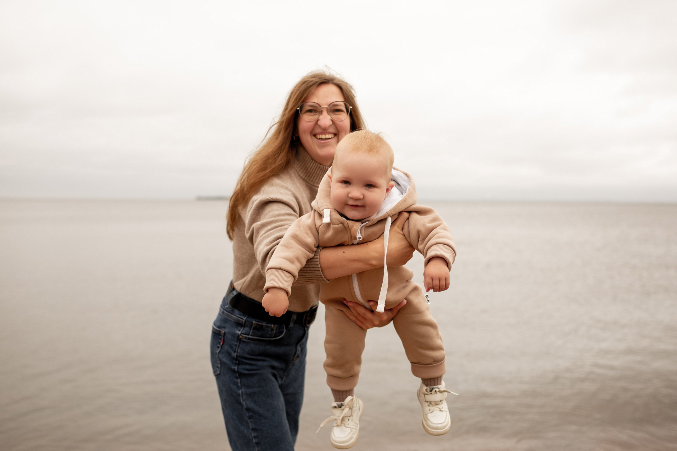 Семейная фотопрогулка на пляже. Свадебный фотограф Кирилл Белый