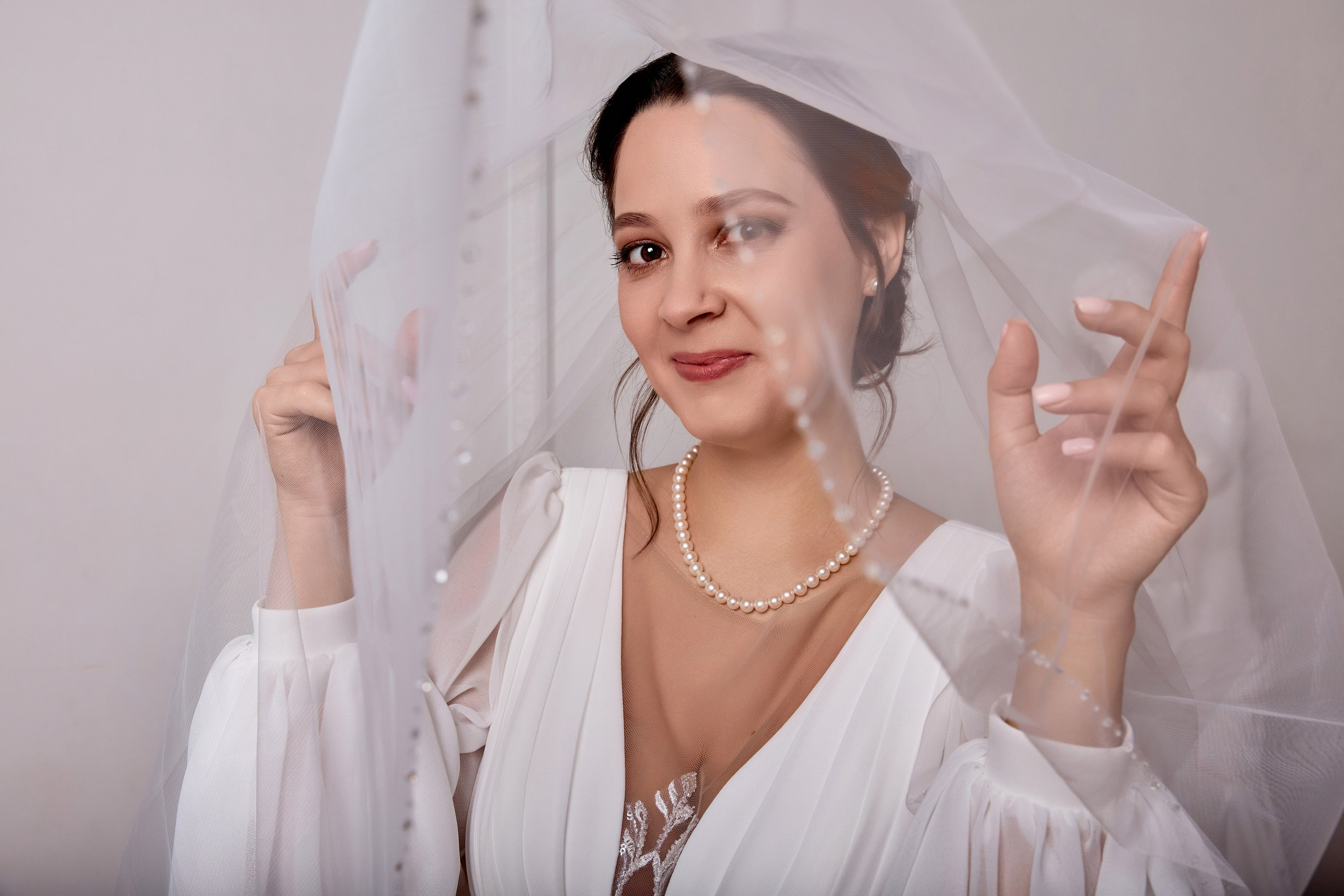 Свадебная фотосессия в студии и регистрация брака в Грибоедовском ЗАГСе