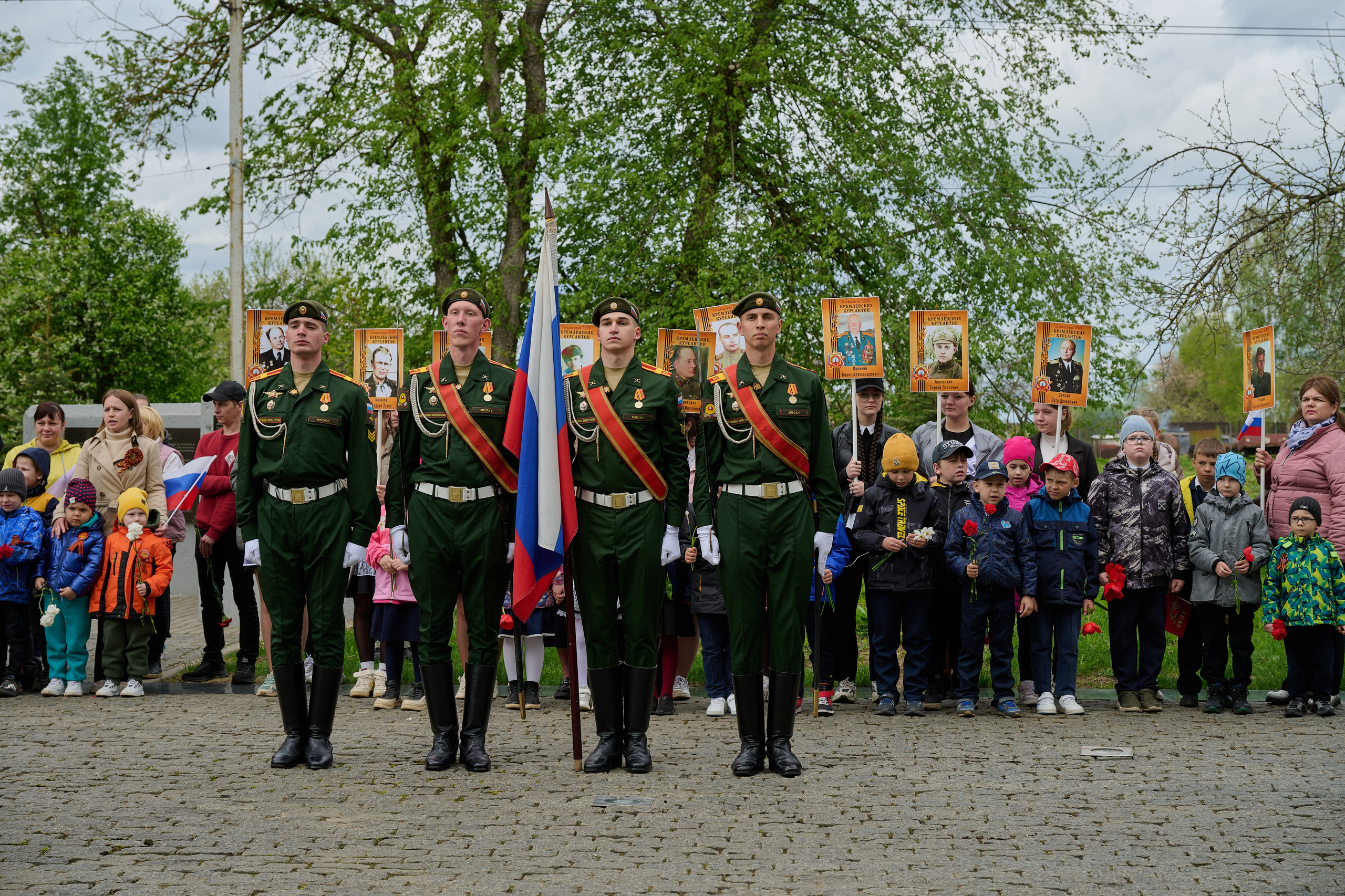 Памяти подвигу Кремлевских курсантов. Ярополец. Фотограф Роман Адлер