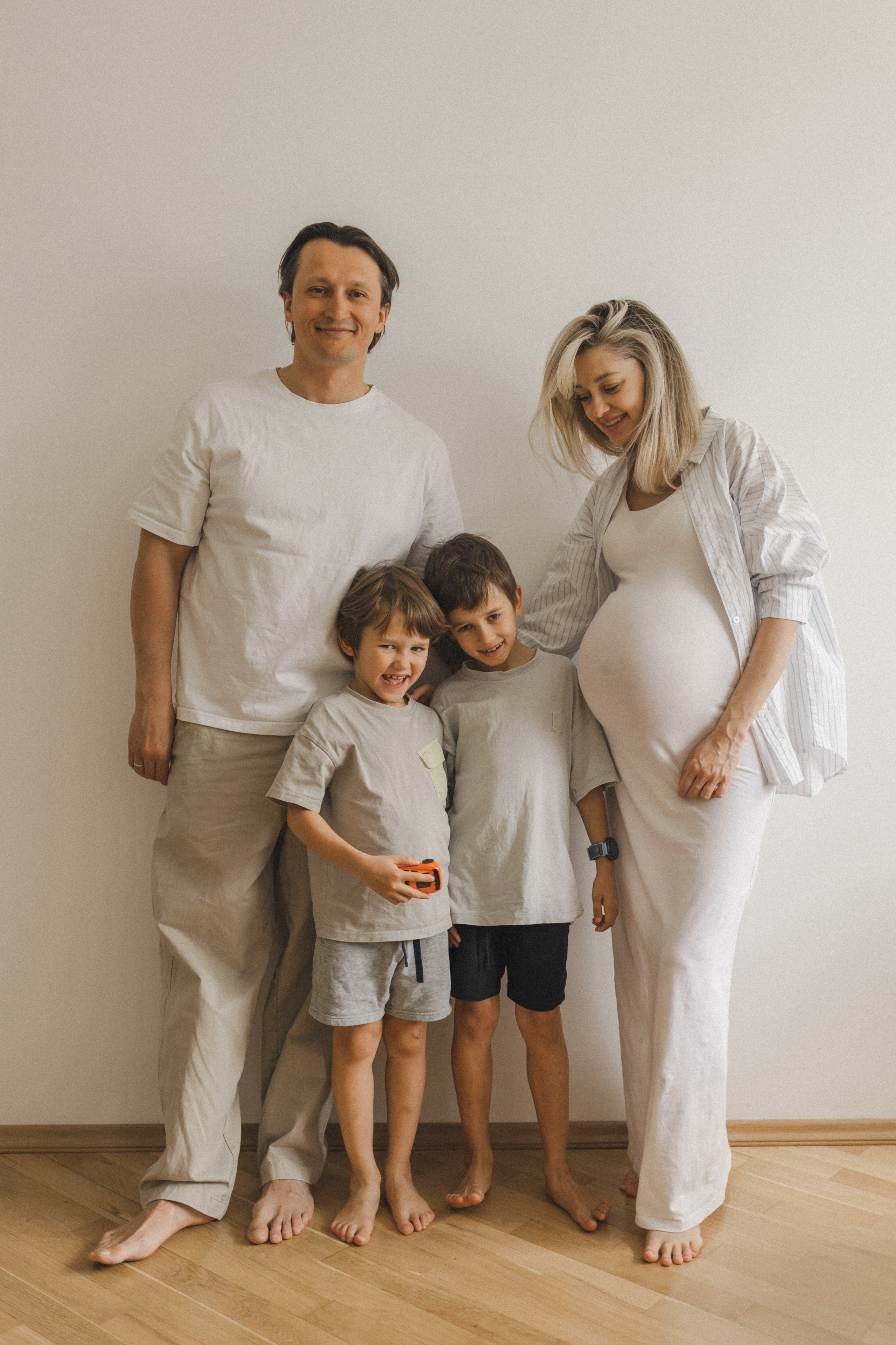 Катя, Паша, Валера и Родион ждут братика. Семейный фотограф в Москве