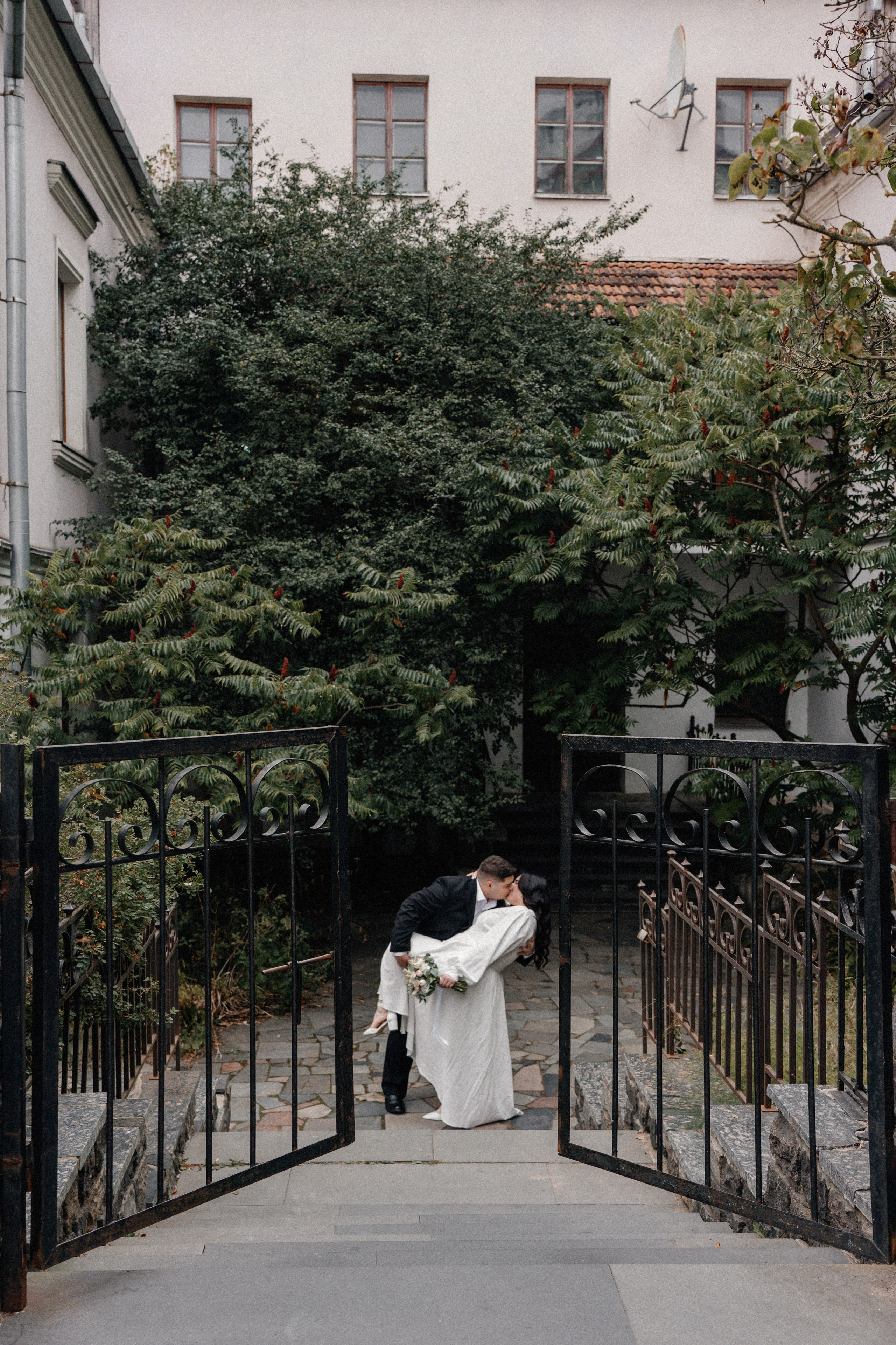 Юля и Дима прогулка в Троицком предместье. Ваш семейный фотограф в Минске — Вика Трегубова