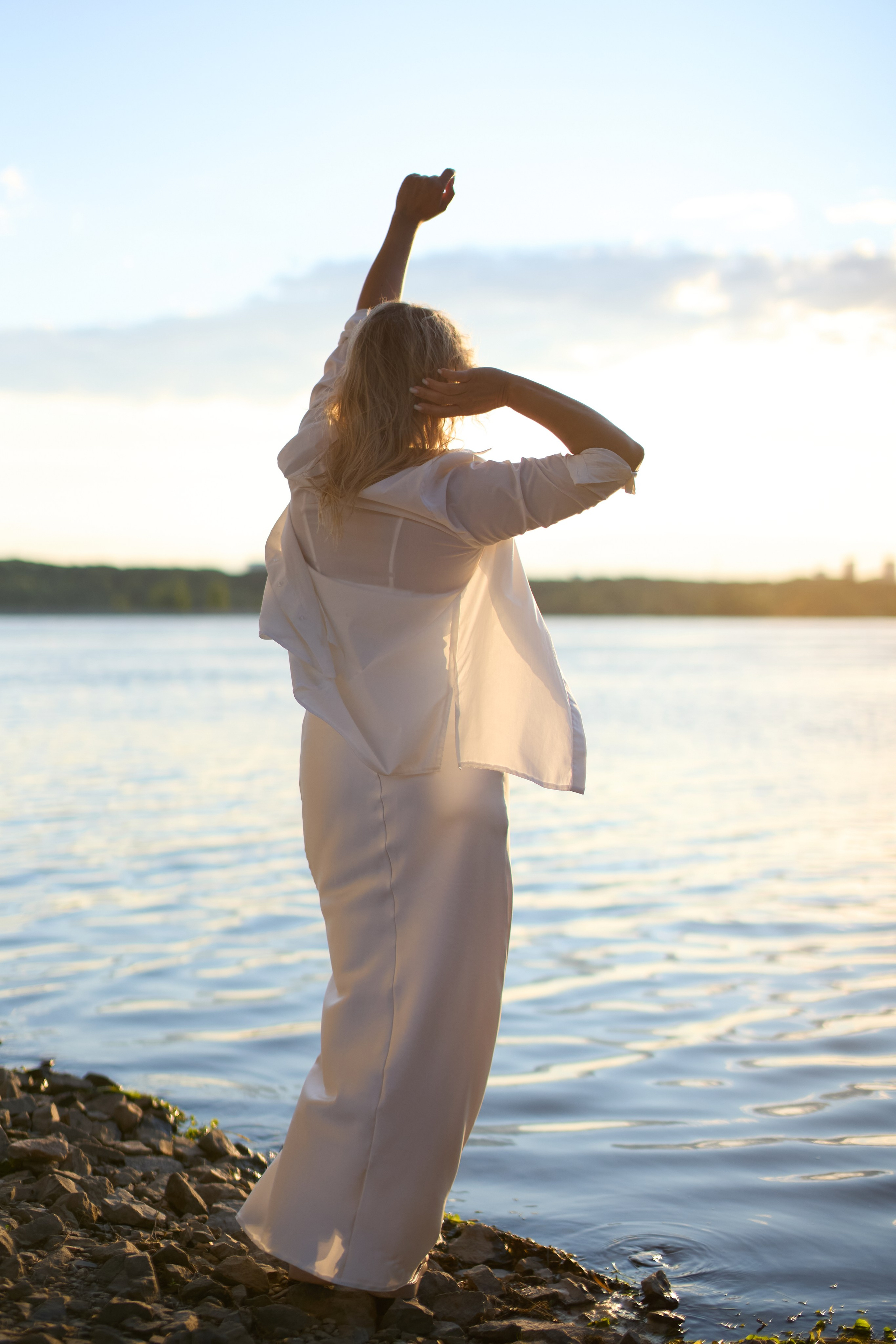 Фотосессия на закате под бугринским мостом. Репортажный и женский фотограф в Новосибирске