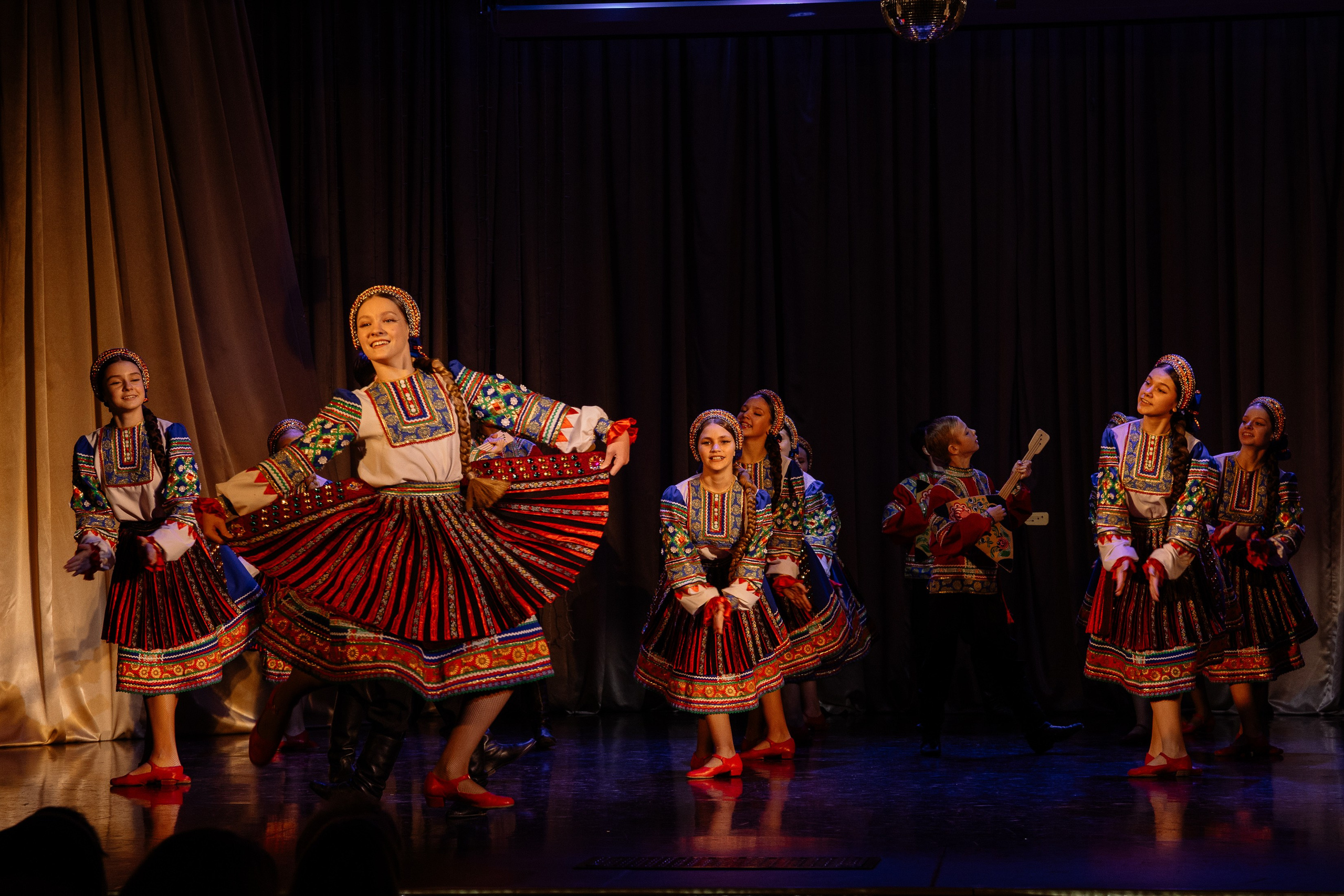 Сибирские узоры ДК Ефремова. Фотограф Юлия Мальцева