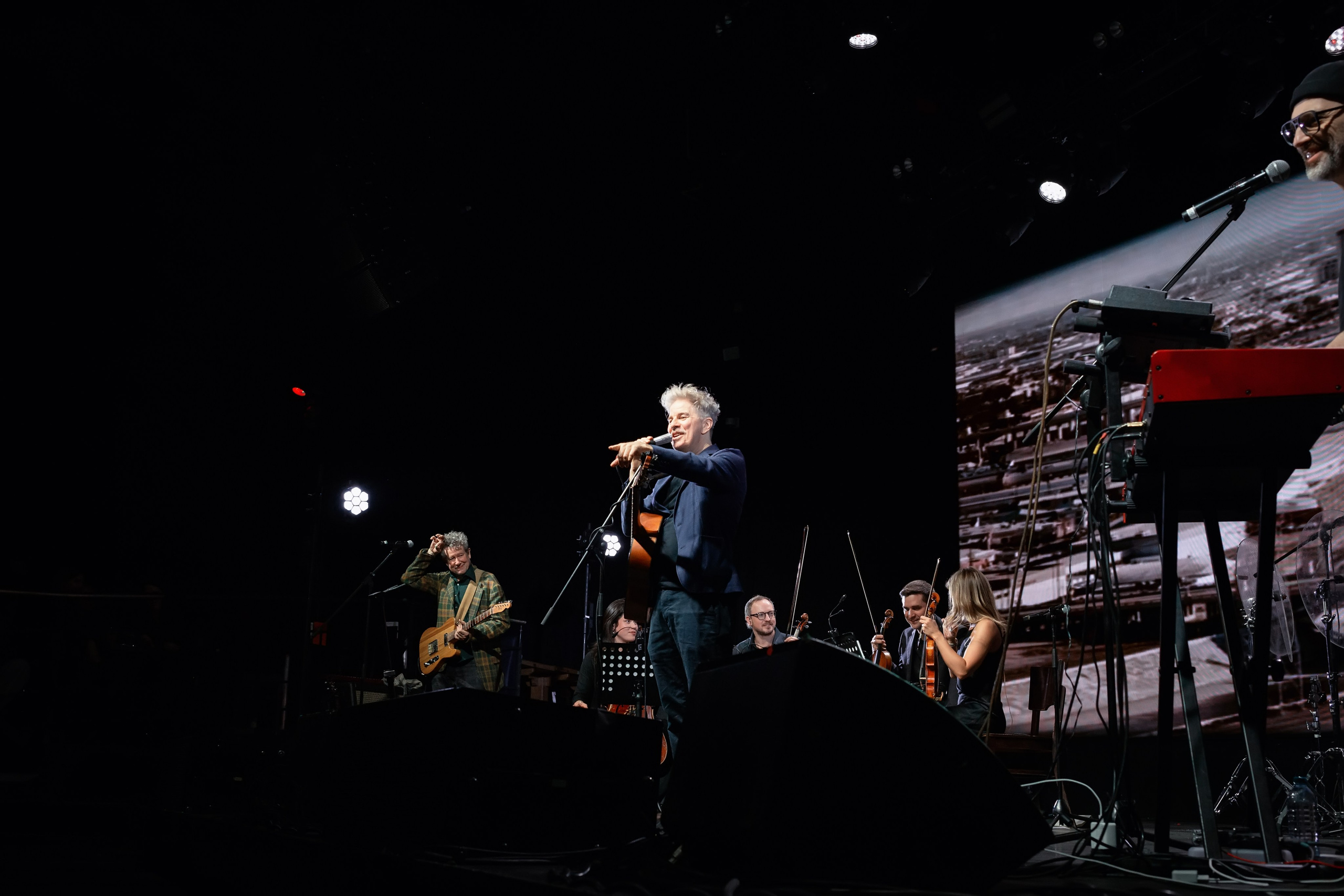 концертный фотограф в Санкт-Петербурге, фоторепортаж с концерта группы Brazzaville в клубе Аврора (Aurora Concert Hall) март 2026