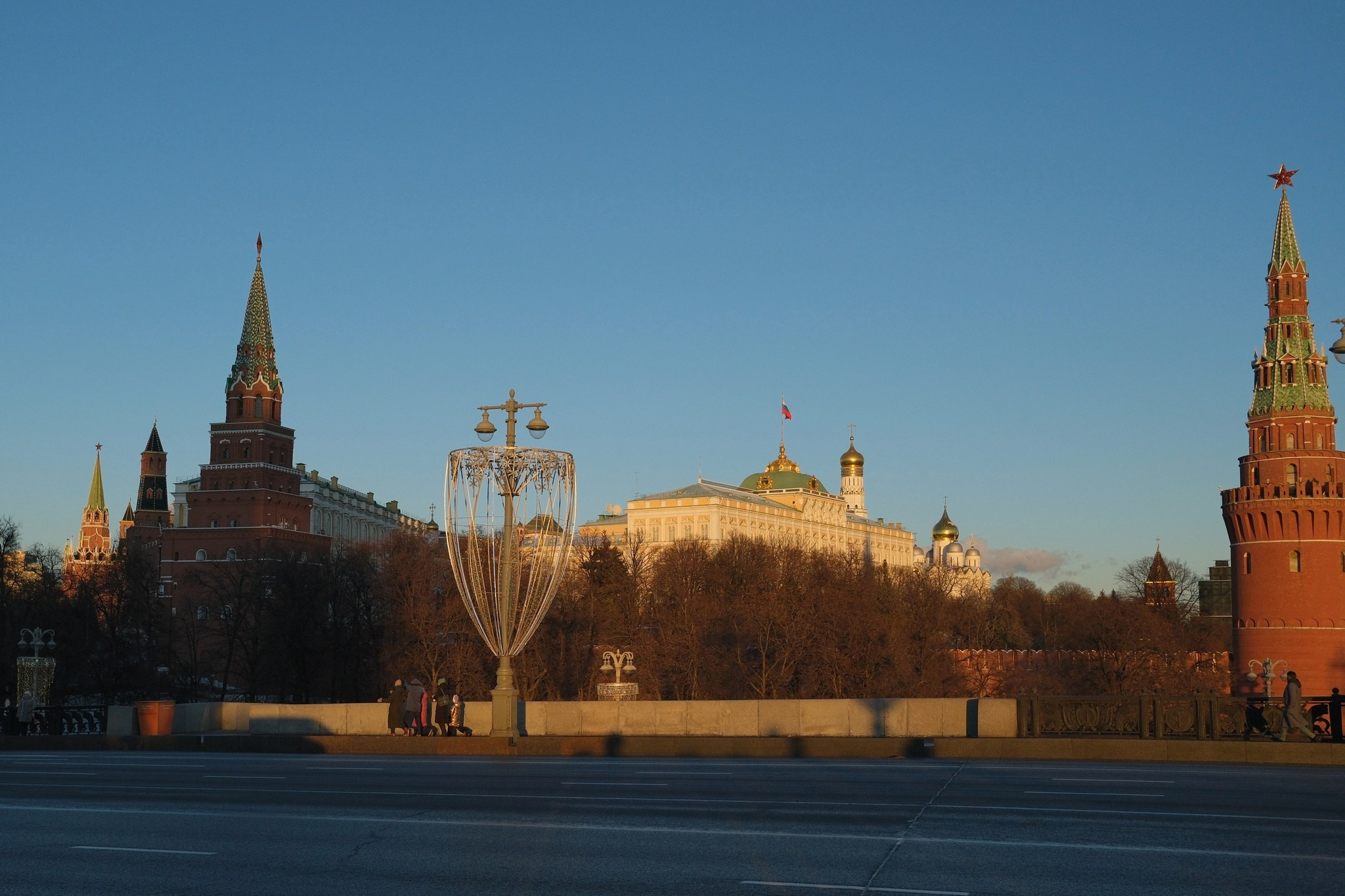 Улица, люди, жизнь…