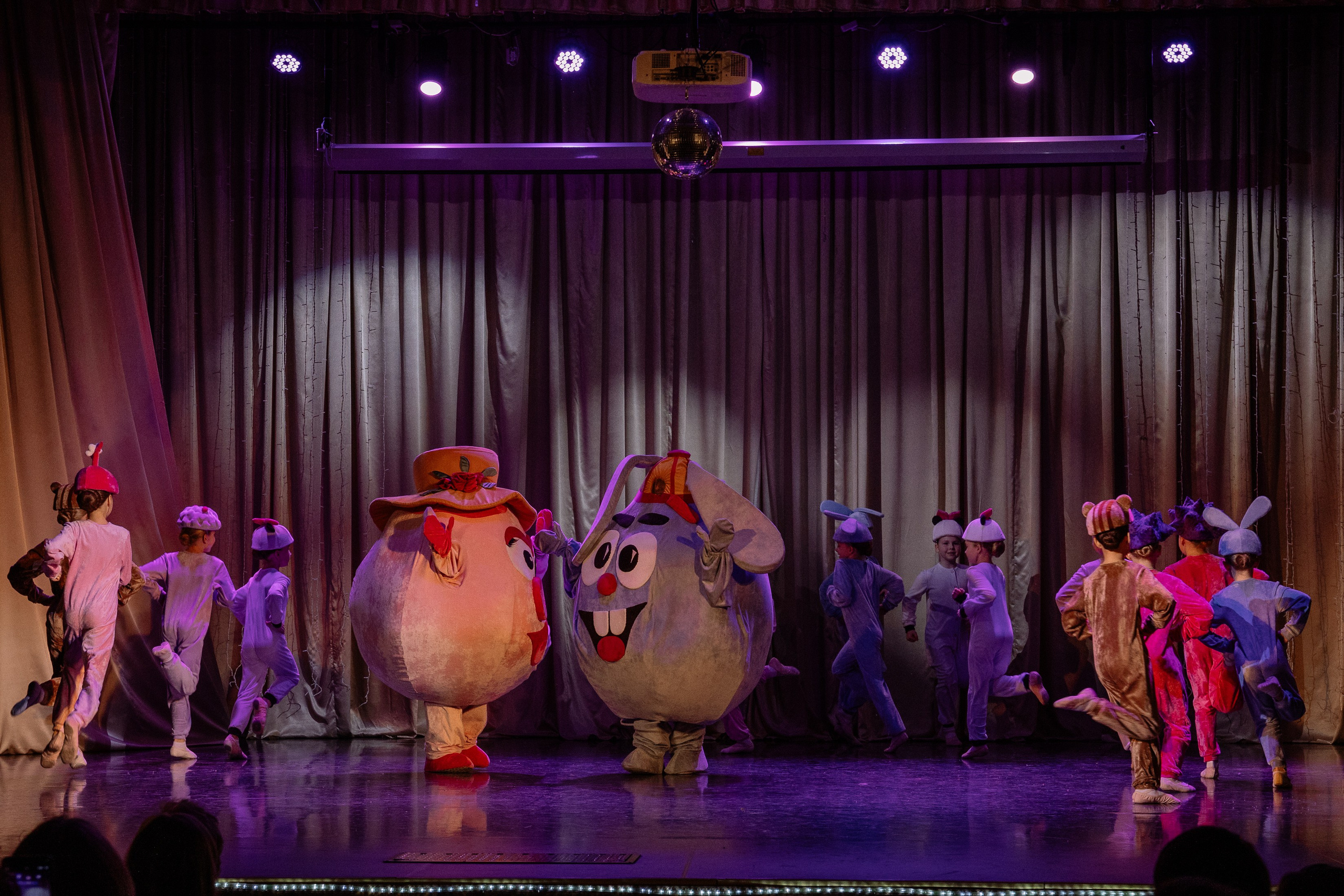 Сибирские узоры ДК Ефремова. Фотограф Юлия Мальцева