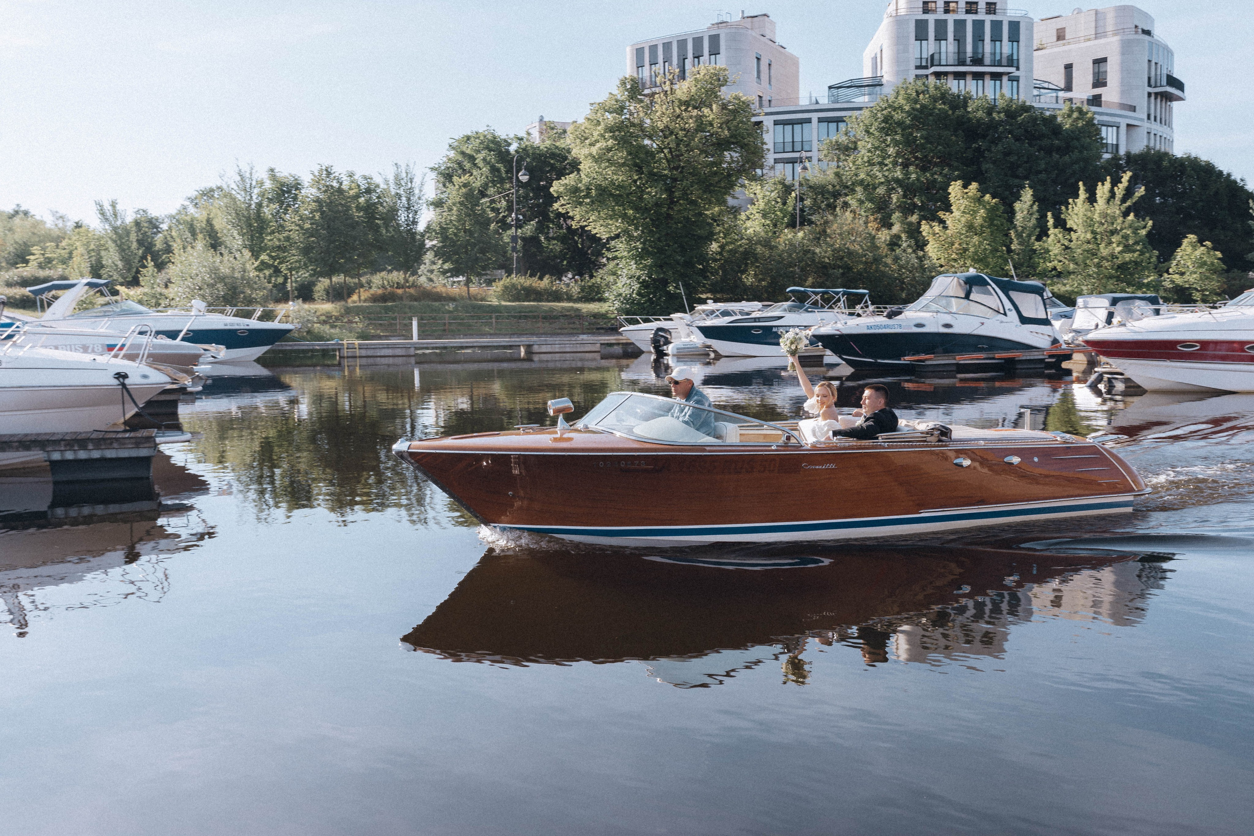 СВАДЕНБНАЯ СЬЕМКА НА КАТЕРЕ ПО КАНАЛАМ САНКТ-ПЕТЕРБУРГА И В АКВАТОРИИ НЕВЫ. Профессиональный фотограф, Санкт-Петербург — Виктория Богомолова
