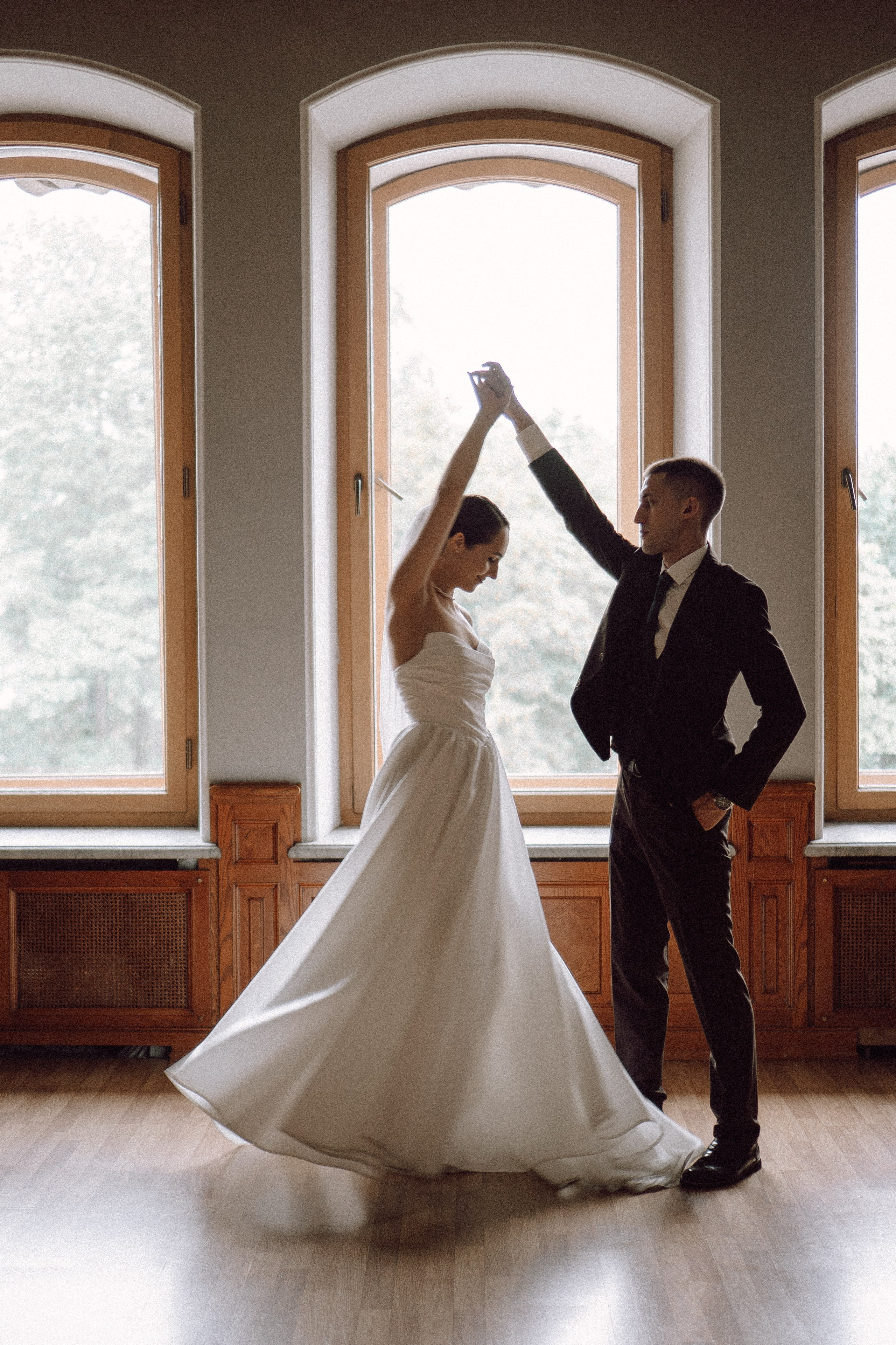 СВАДЕБНАЯ ПРОГУЛКА В САНТК-ПЕТЕРБУРГЕ (ИСАКИЕВСКИЙ СОБОР, ЗИМНЯЯ КАНАВКА, ЭРМИТАЖ И БОЛЬШАЯ МОРСКАЯ УЛИЦА). Профессиональный фотограф, Санкт-Петербург — Виктория Богомолова