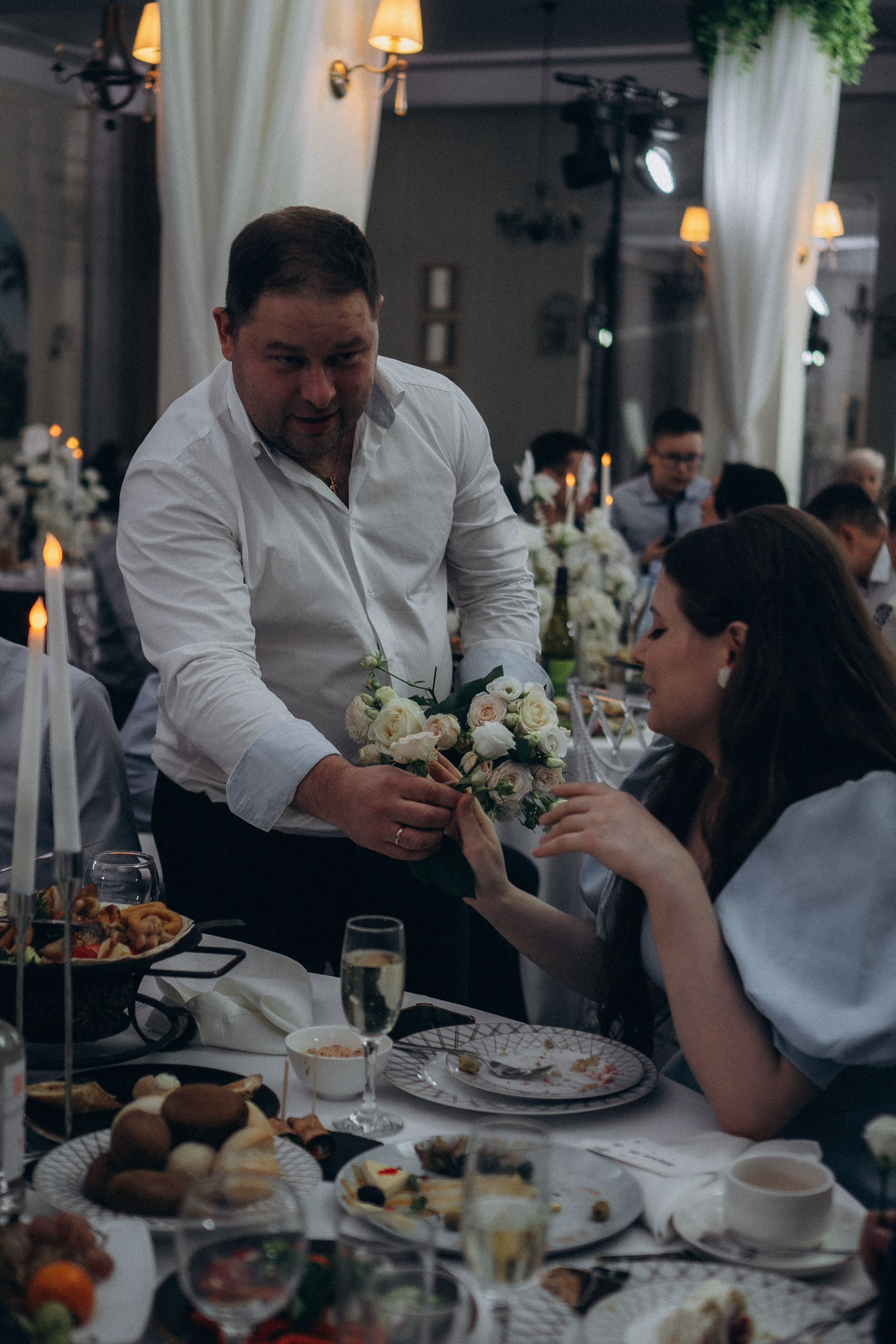 СВАДЕБНАЯ СЬЕМКА СБОРОВ В ОТЕЛЕ И ВЫЕЗД НА ЦЕРЕМОНИЮ (СНЯТО В СИБИРЕ В НИЖНЕВАРТОВСКЕ). Профессиональный фотограф, Санкт-Петербург — Виктория Богомолова