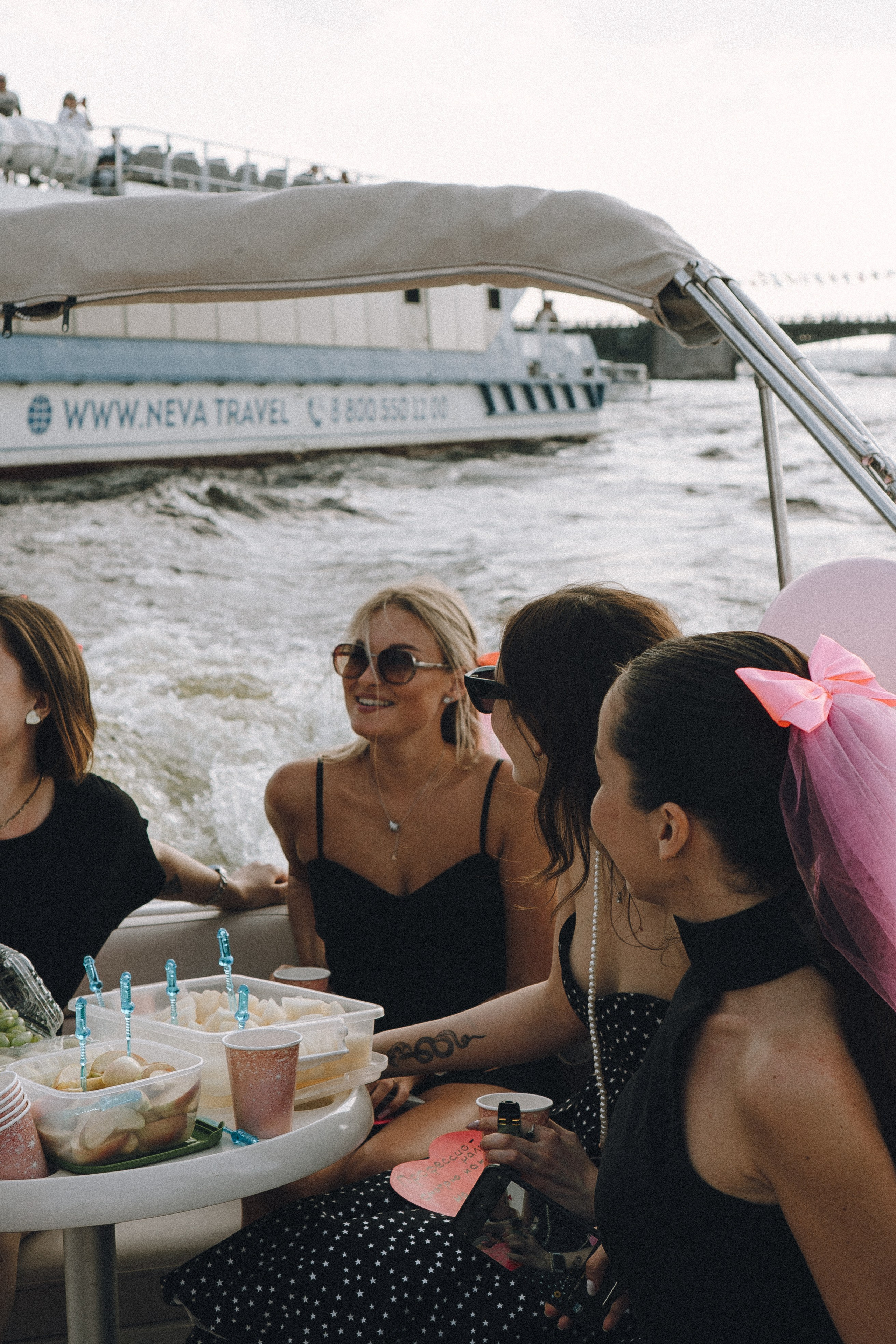 ДЕВИЧНИК НА КАТЕРЕ. Профессиональный фотограф, Санкт-Петербург — Виктория Богомолова