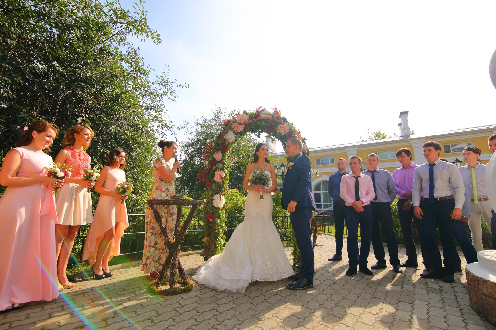 Выездная регистрация в красивом месте в Ярославле. Свадебный и репортажный фотограф в Ярославле и Санкт-Петербурге Роман Микрюков