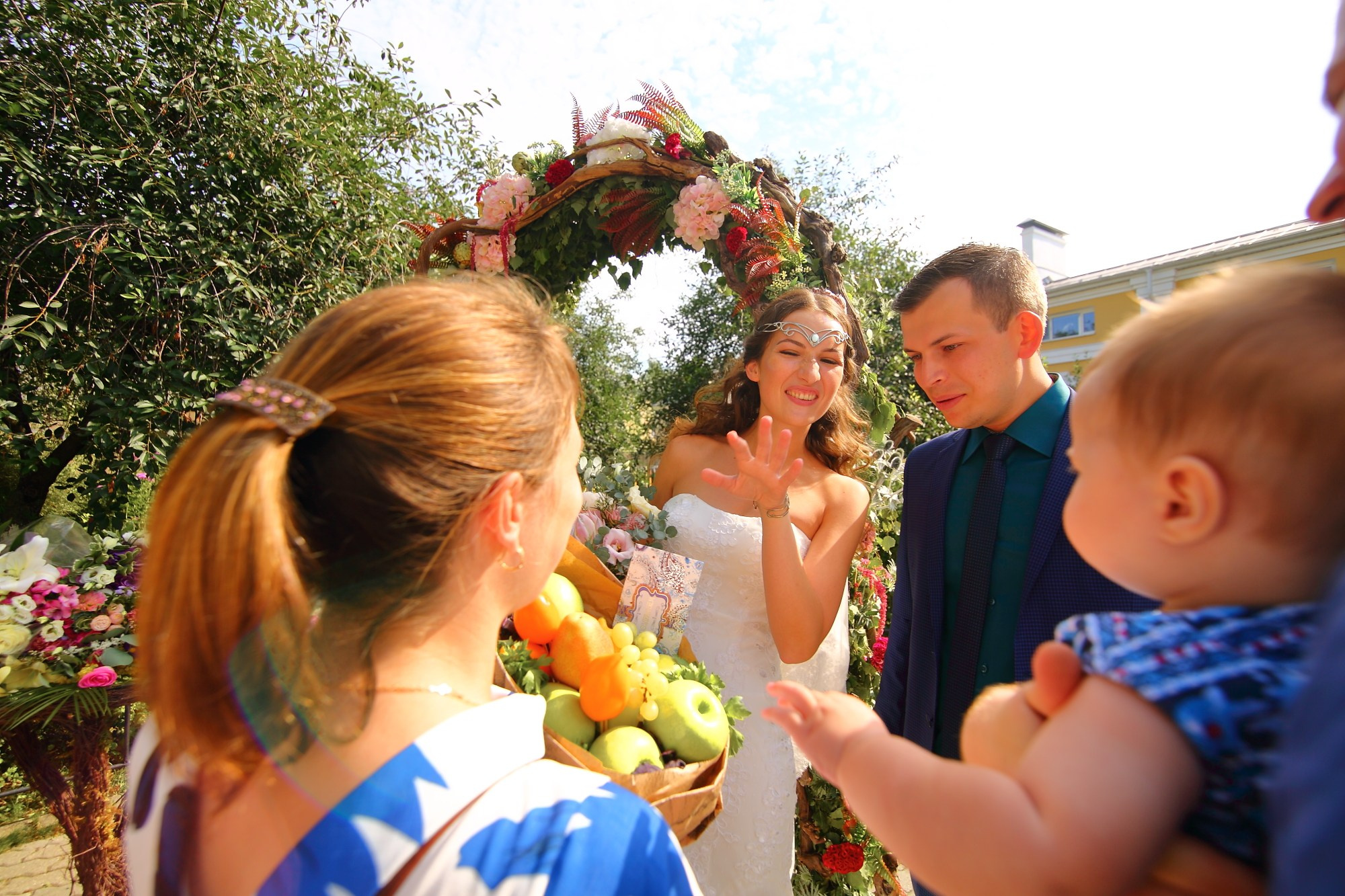Выездная регистрация в красивом месте в Ярославле. Свадебный и репортажный фотограф в Ярославле и Санкт-Петербурге Роман Микрюков