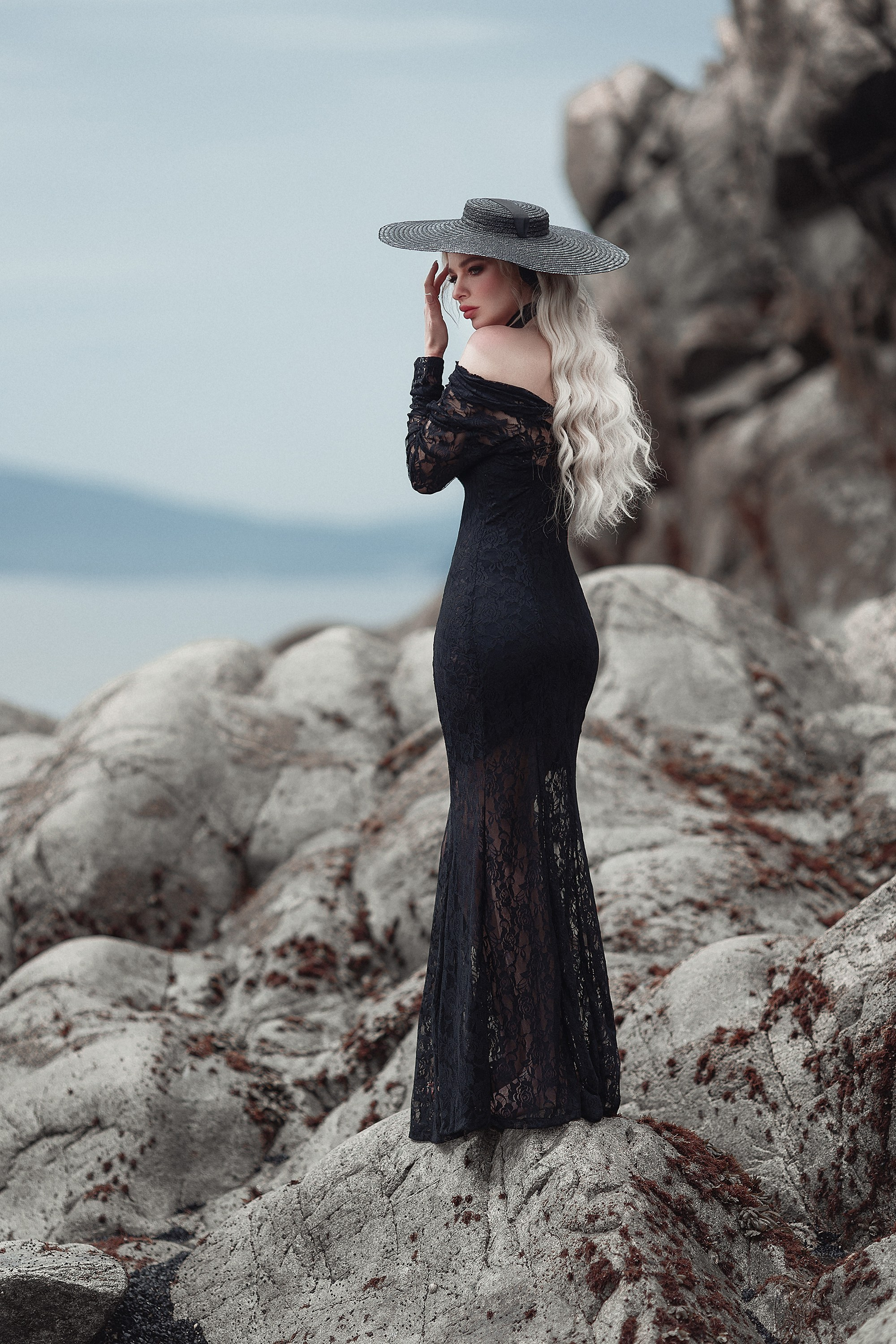 У скал. Фотограф Алёна Яковлева