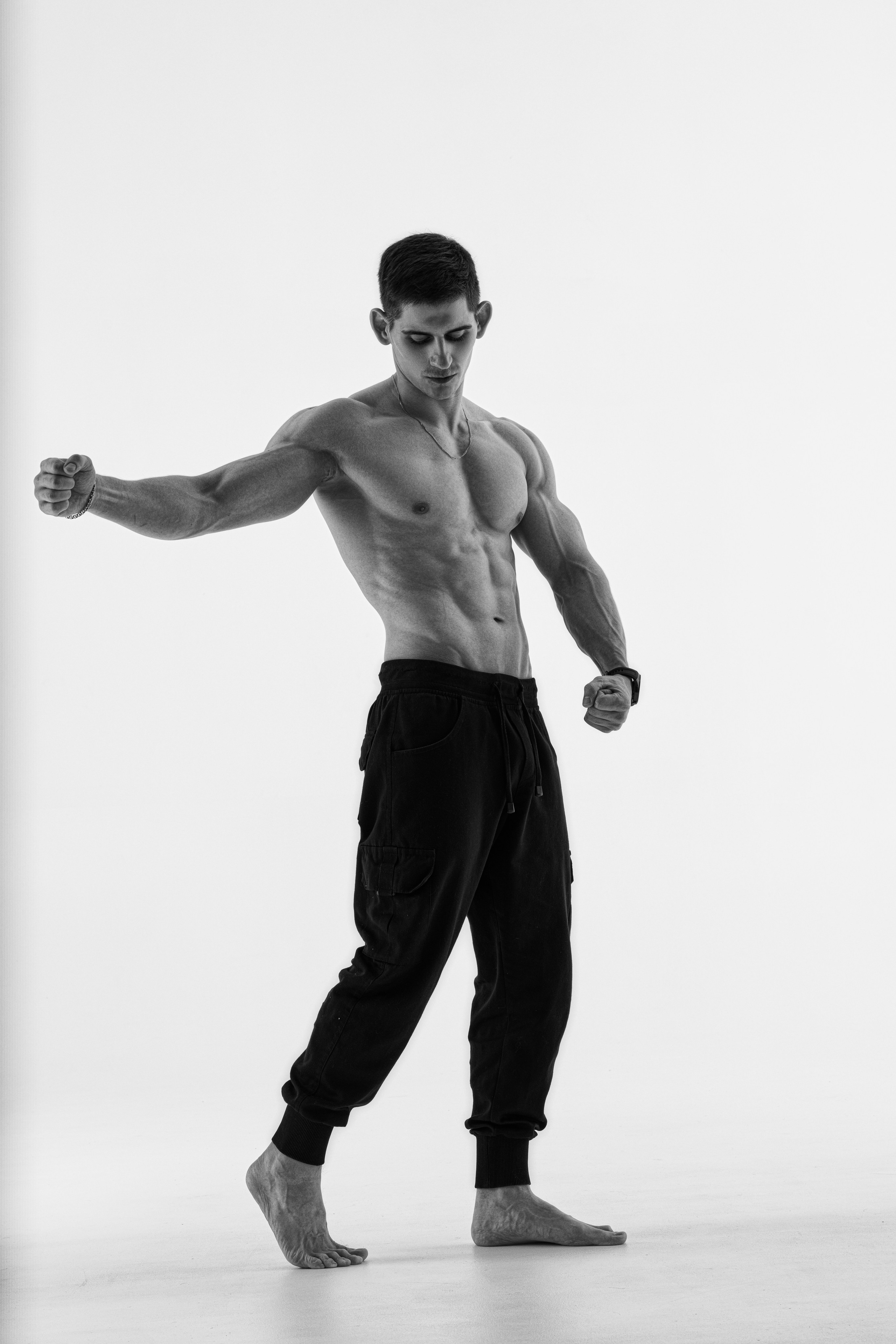 Съемка с Владом на циклораме с импульсным светом для себя и контента. Дмитрий Шульгин, портретный фотограф в Воронеже