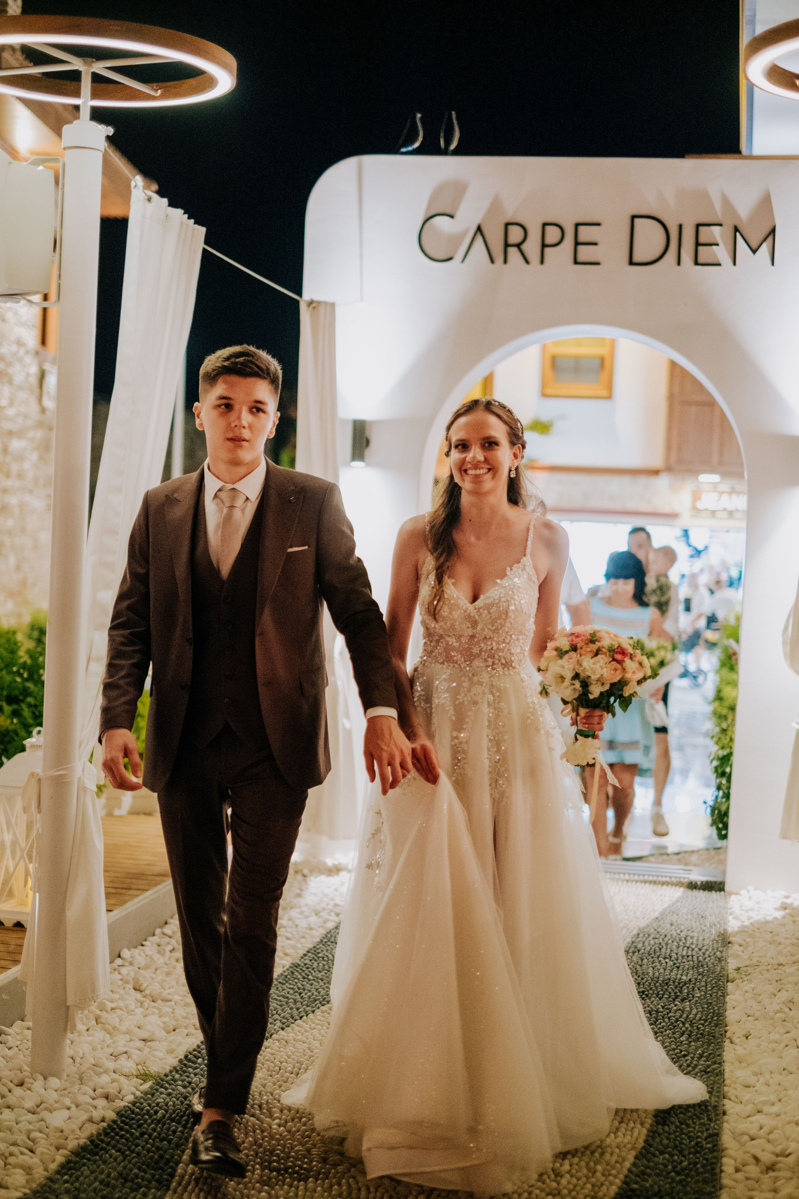 История Элины и Амира