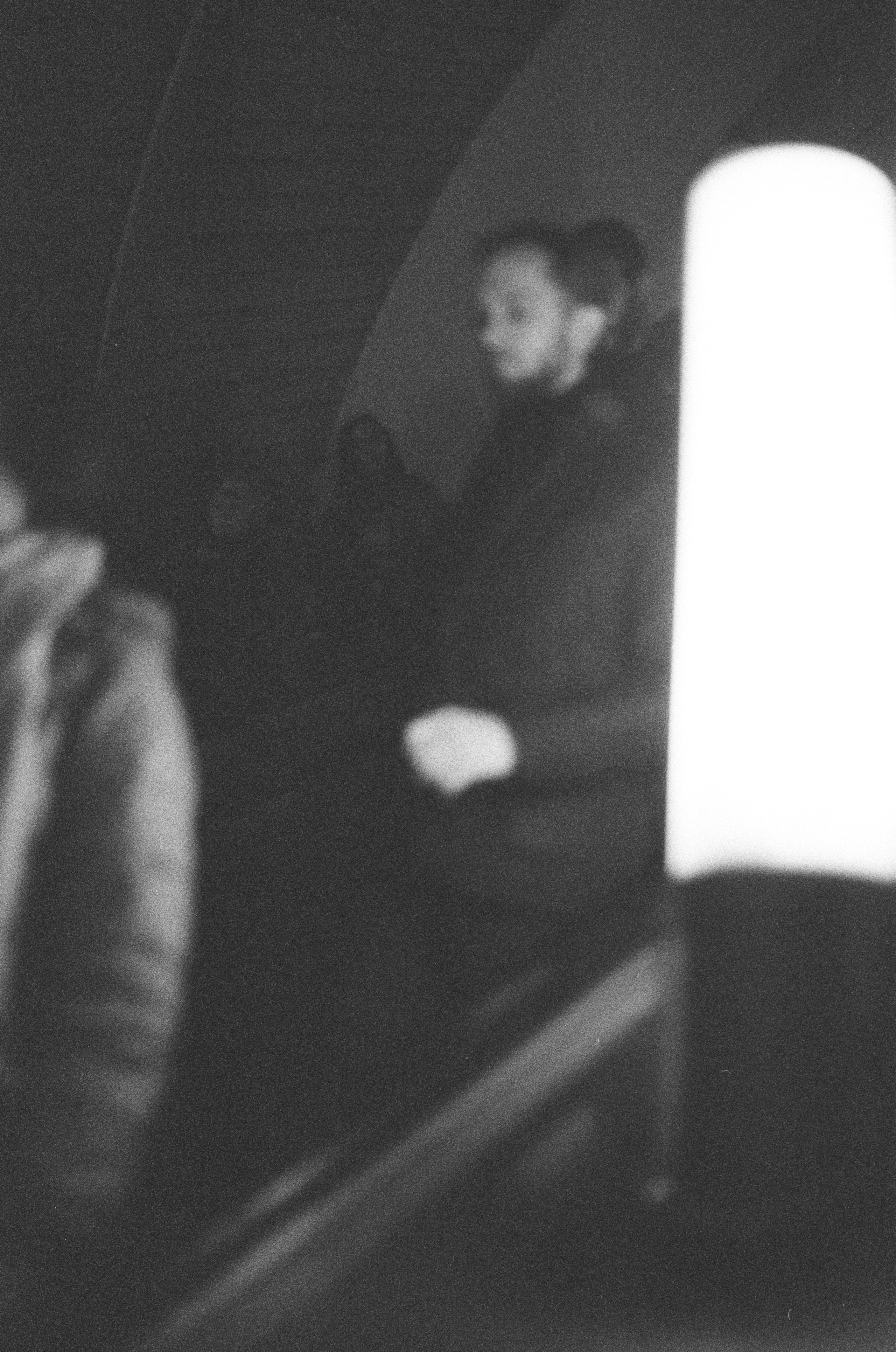 Фотосерия «Час пик»: динамика городской суеты в моменты транспортного и человеческого потока, игра света, тени и контраста в хронике городского движения. Фотограф: Ожерельев Лев