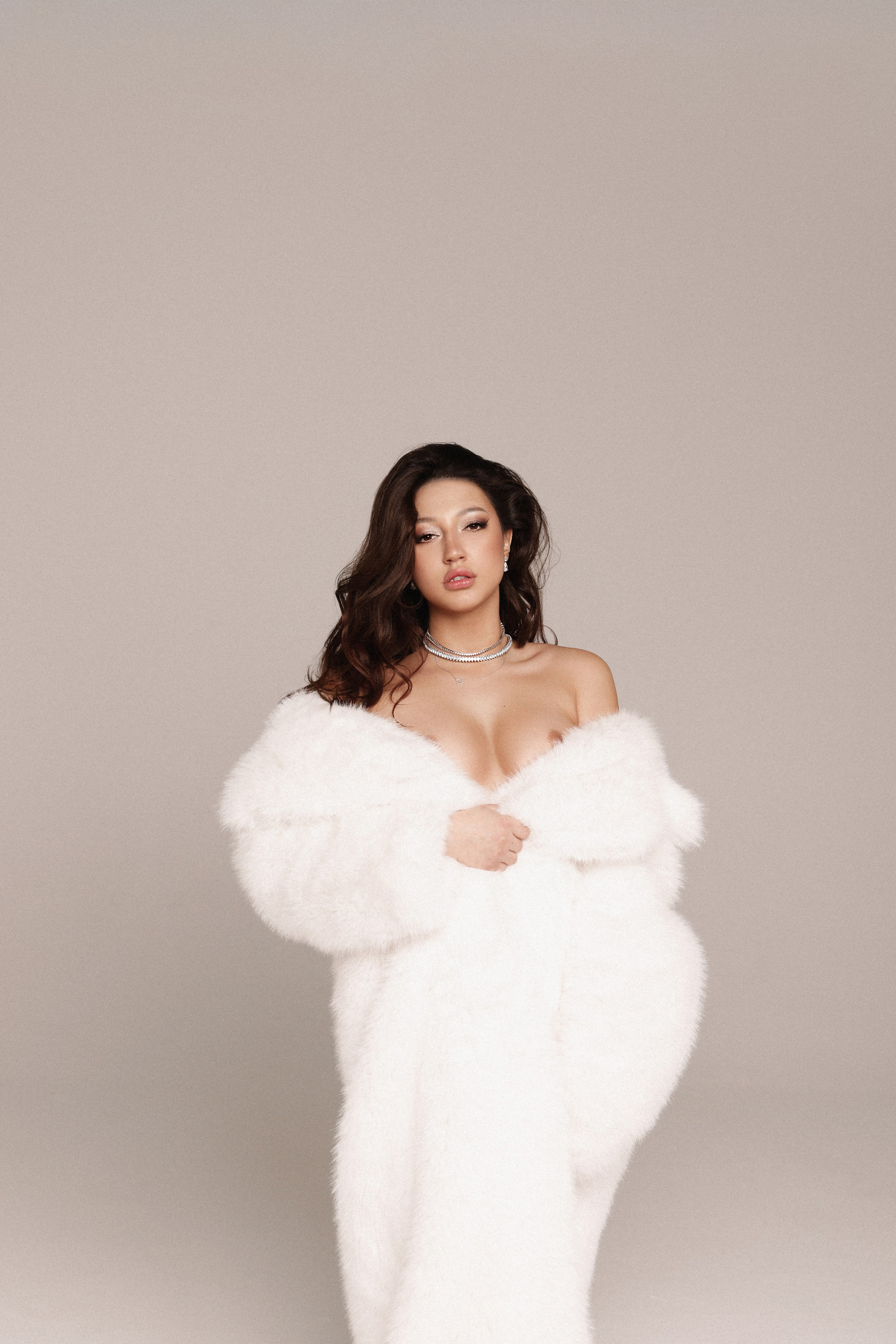 SHE BY VI. Женский портретный фотограф в Москве