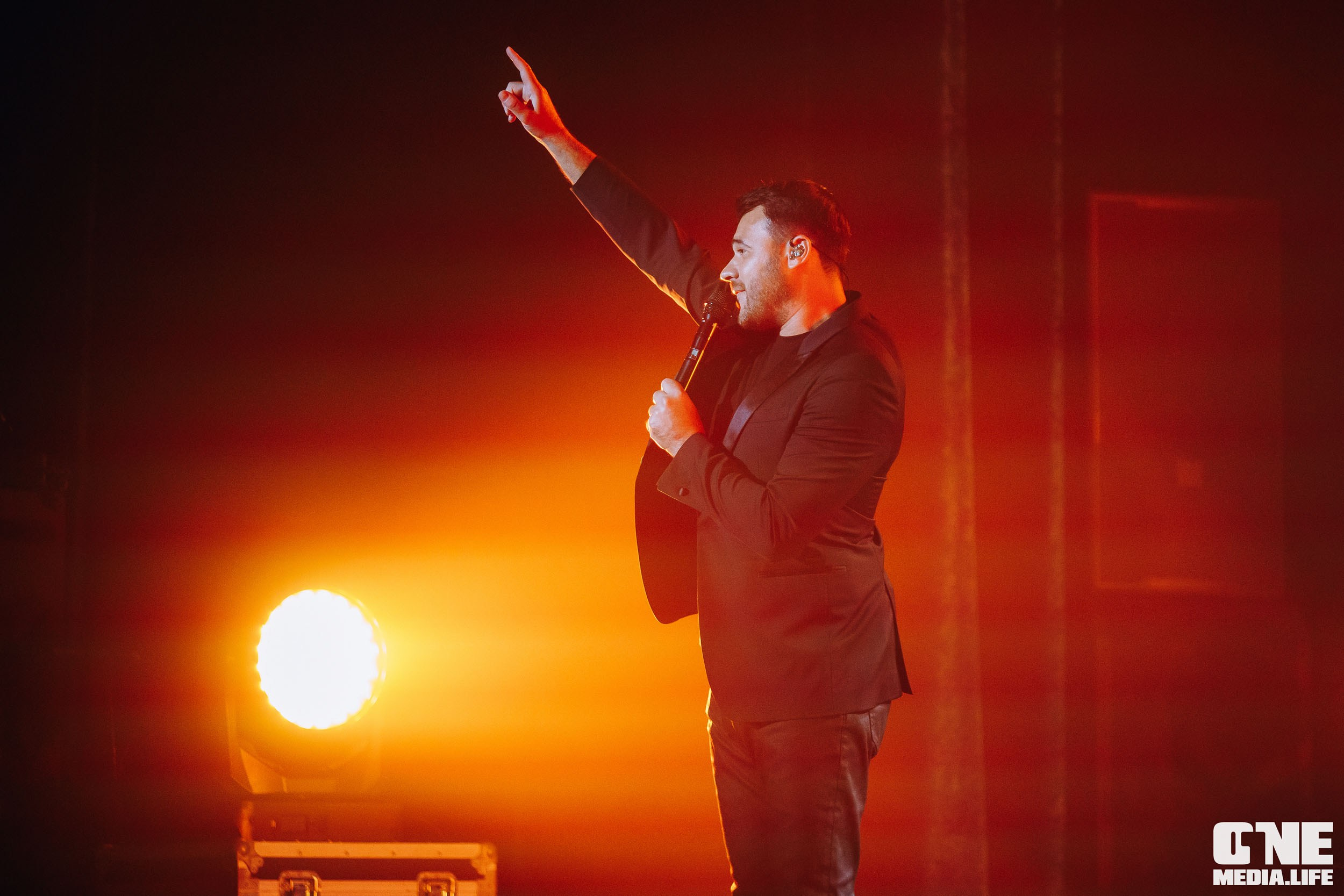 Фоторепортаж с концерта Эмина в Янтарь Холле. One Media Life: фоторепортажи, фотоотчеты с мероприятий и заведений