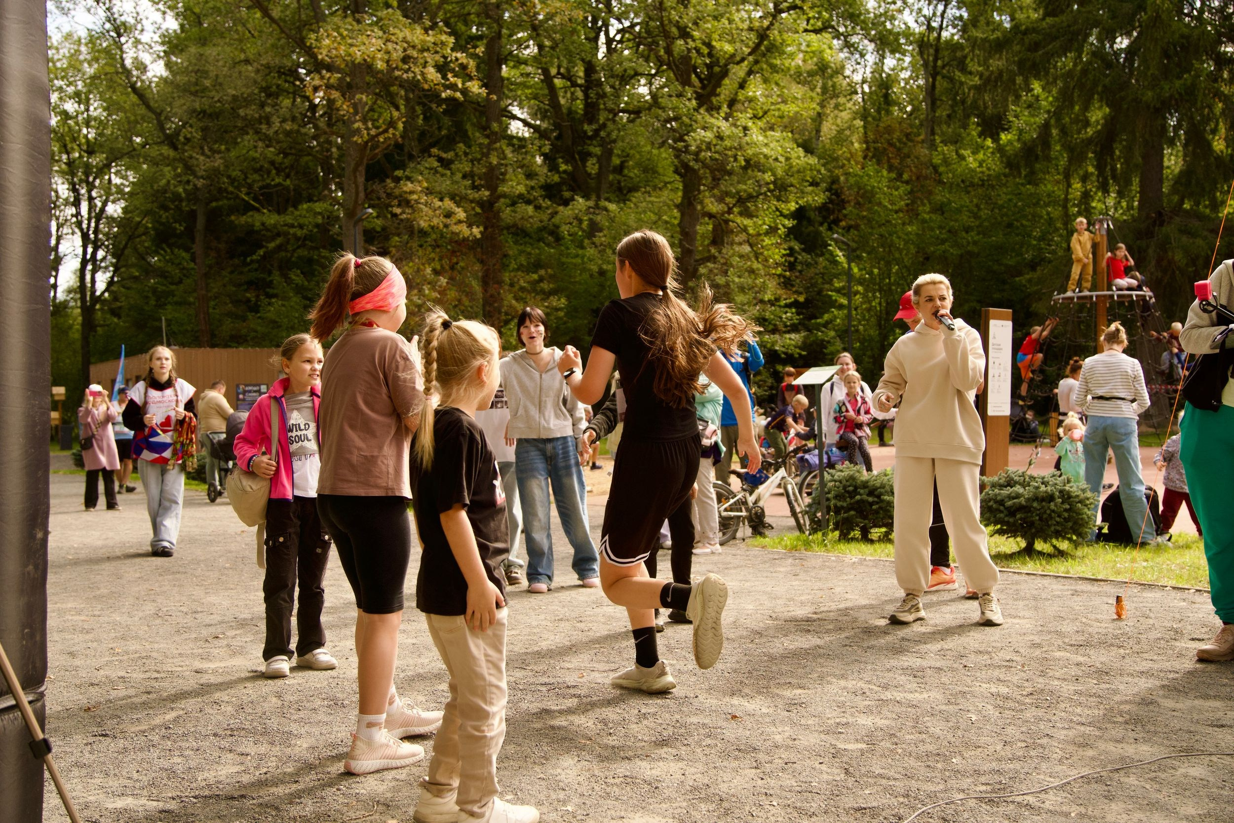 Забег в парке «Дубки». Кафе «БЕЛКА НАШЕПТАЛА». Ну оооочень концептуальное кафе