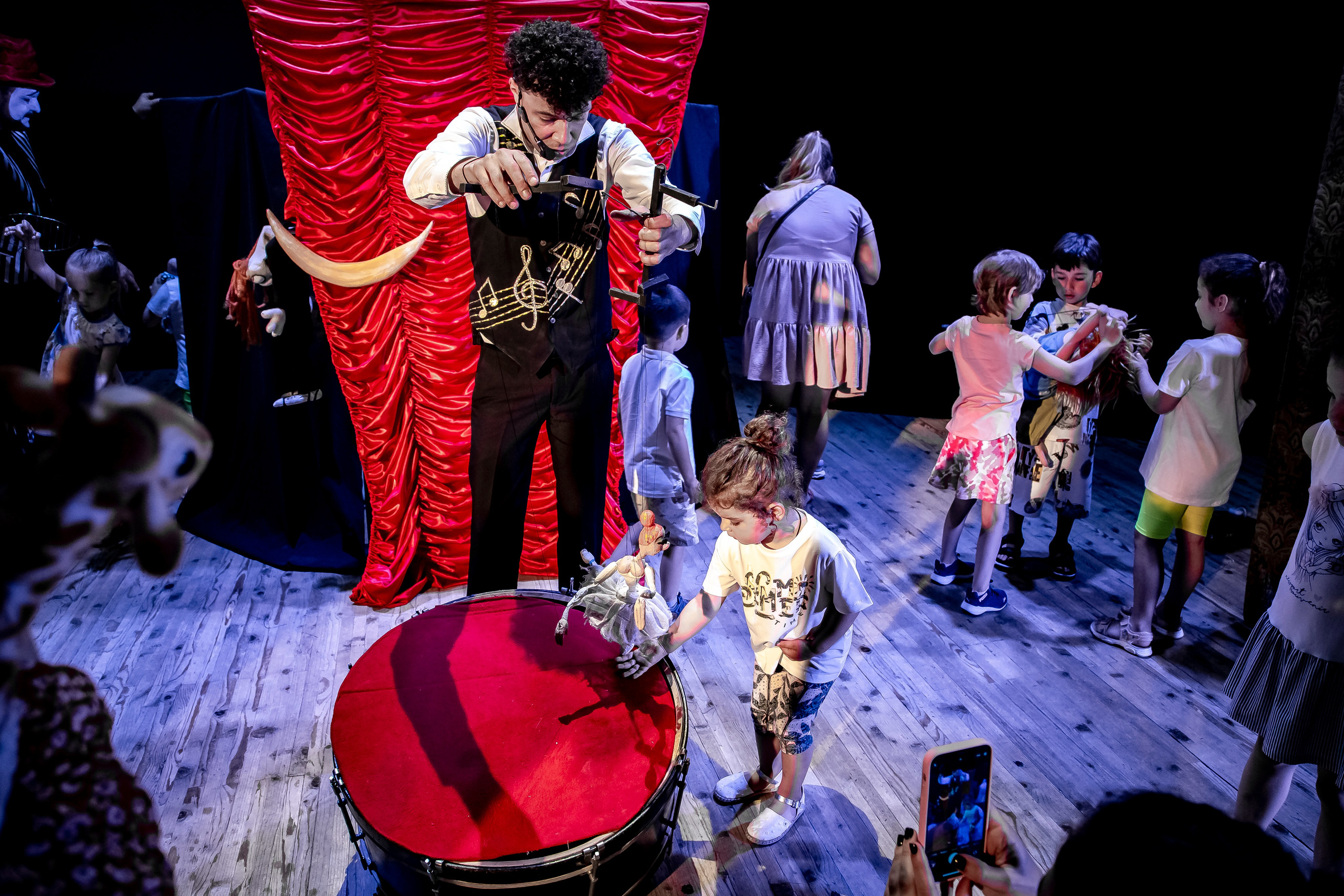 Цирк из Саквояжа спектакль театра САКВОЯЖ. Фотограф в Сочи Юрий Шептаев