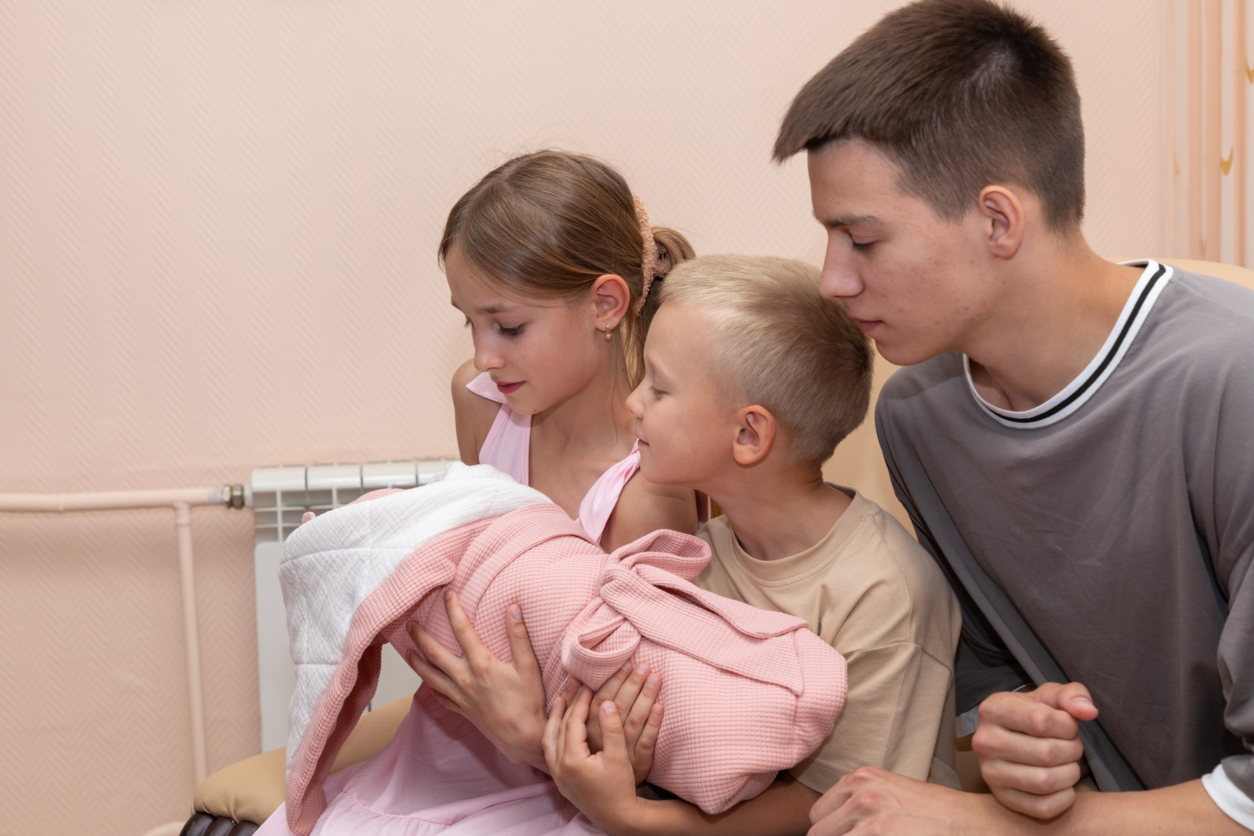 Выписка из роддома. Свадебный, семейный, школьный Фотограф и видеограф Худаноговы Александр и Ирина г. Зеленогорск, Красноярск