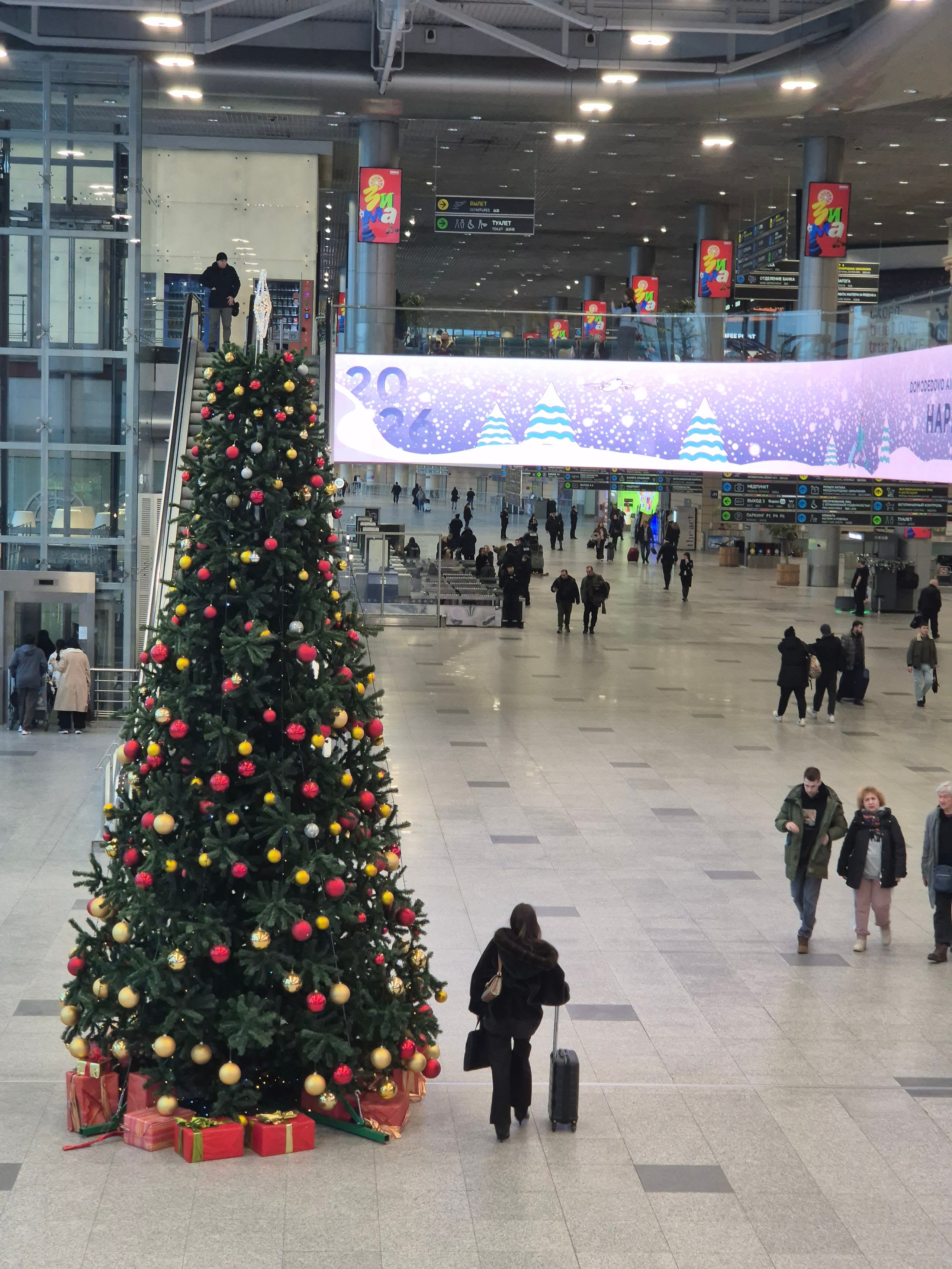 Утром 2-го января рейсы позадержали из-за дронов. Проснулись, увидели сообщение о задержке рейса и легли досыпать еще 3 ч
