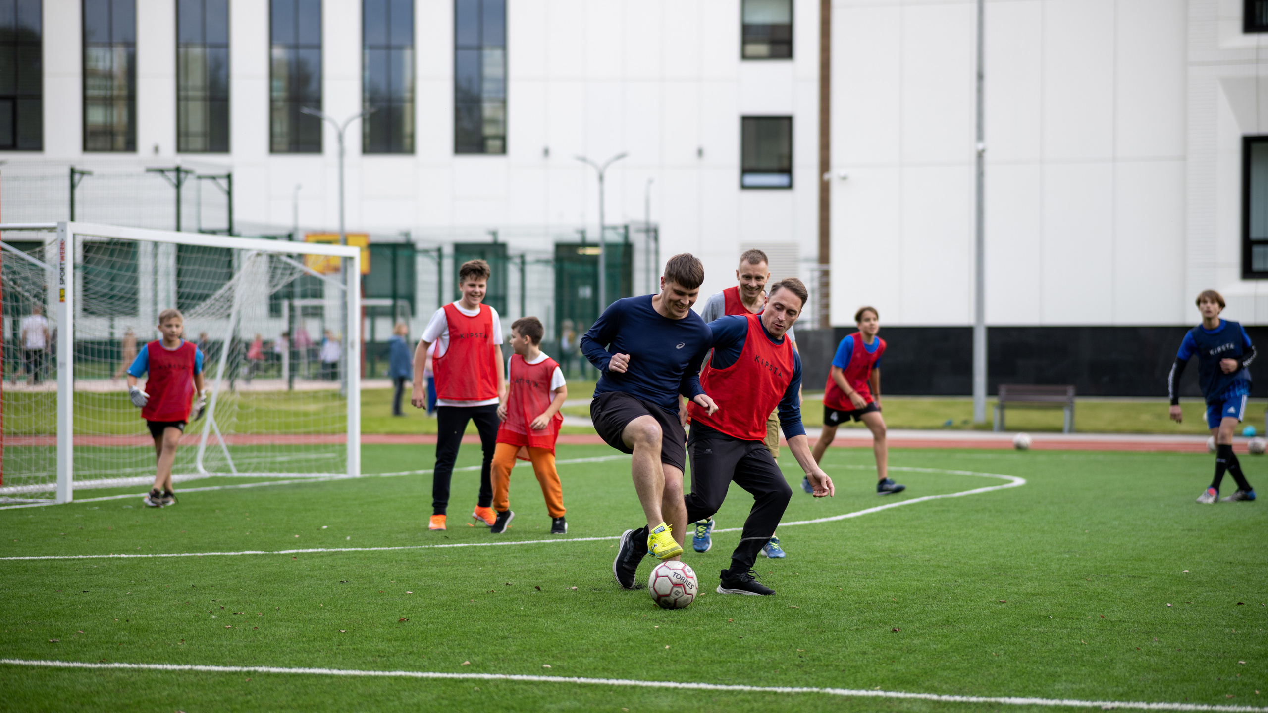 Футбол АНОО «Новая Черноголовская Школа». Портретный фотограф в Москве — Иван Саяпин