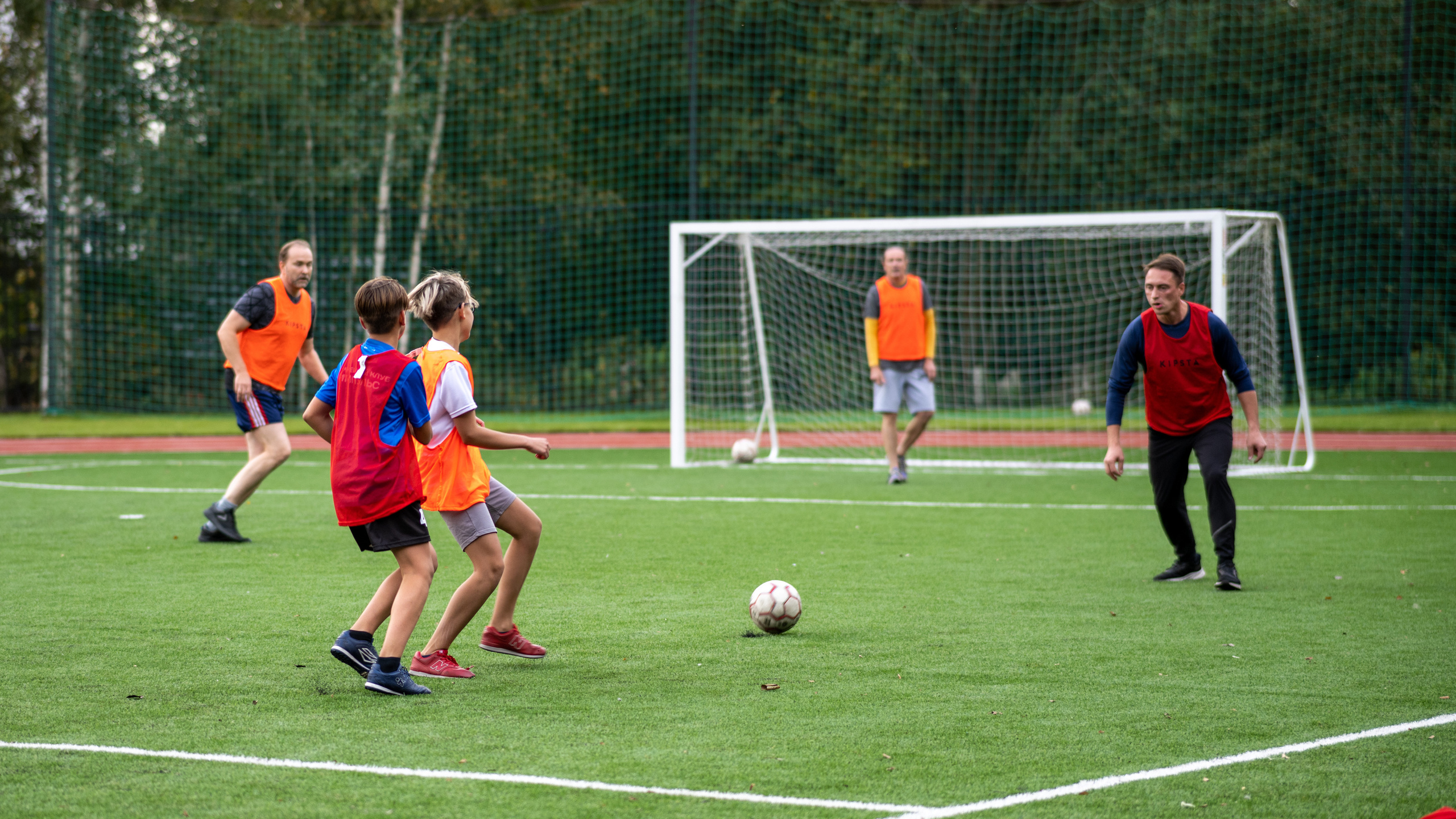 Футбол АНОО «Новая Черноголовская Школа». Портретный фотограф в Москве — Иван Саяпин