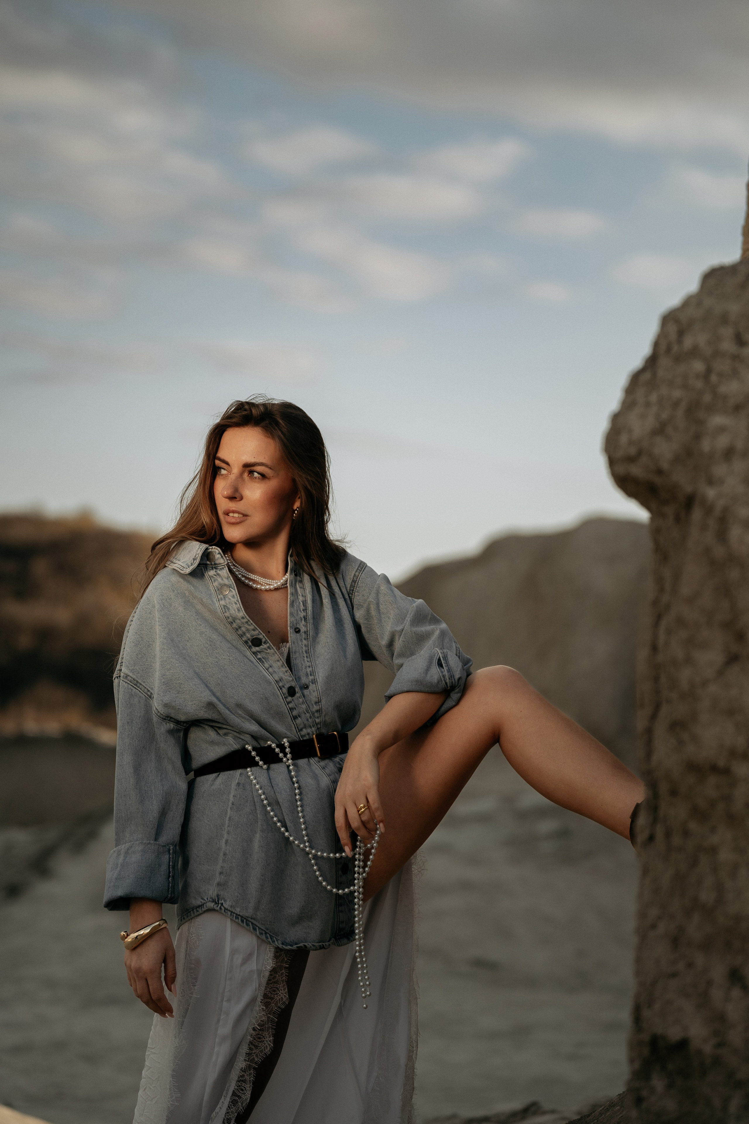 Портрет девушки на фоне известной достопримечательности Анапы