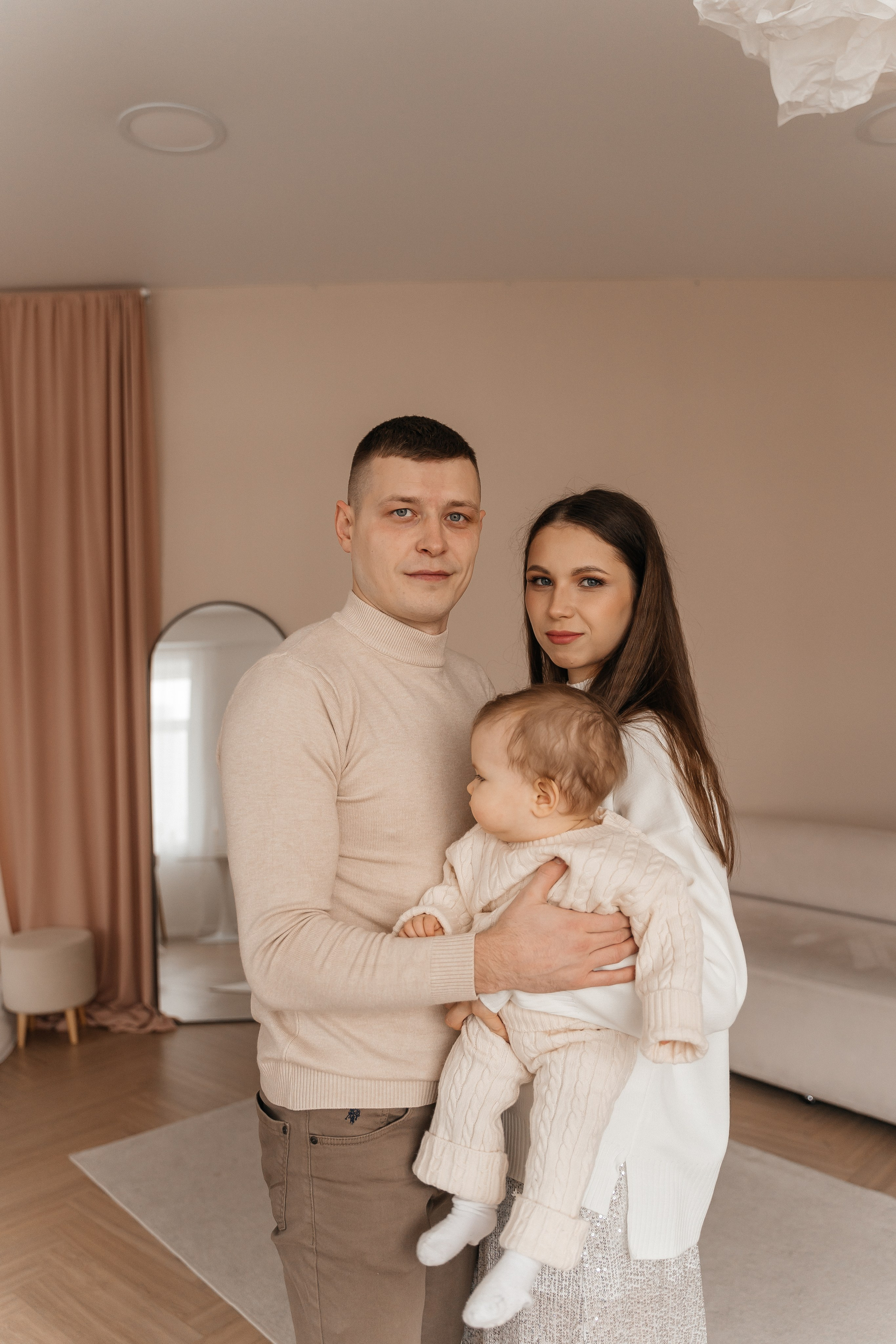 Сережа, Юля, Василиса и Дарина. Волик Мария