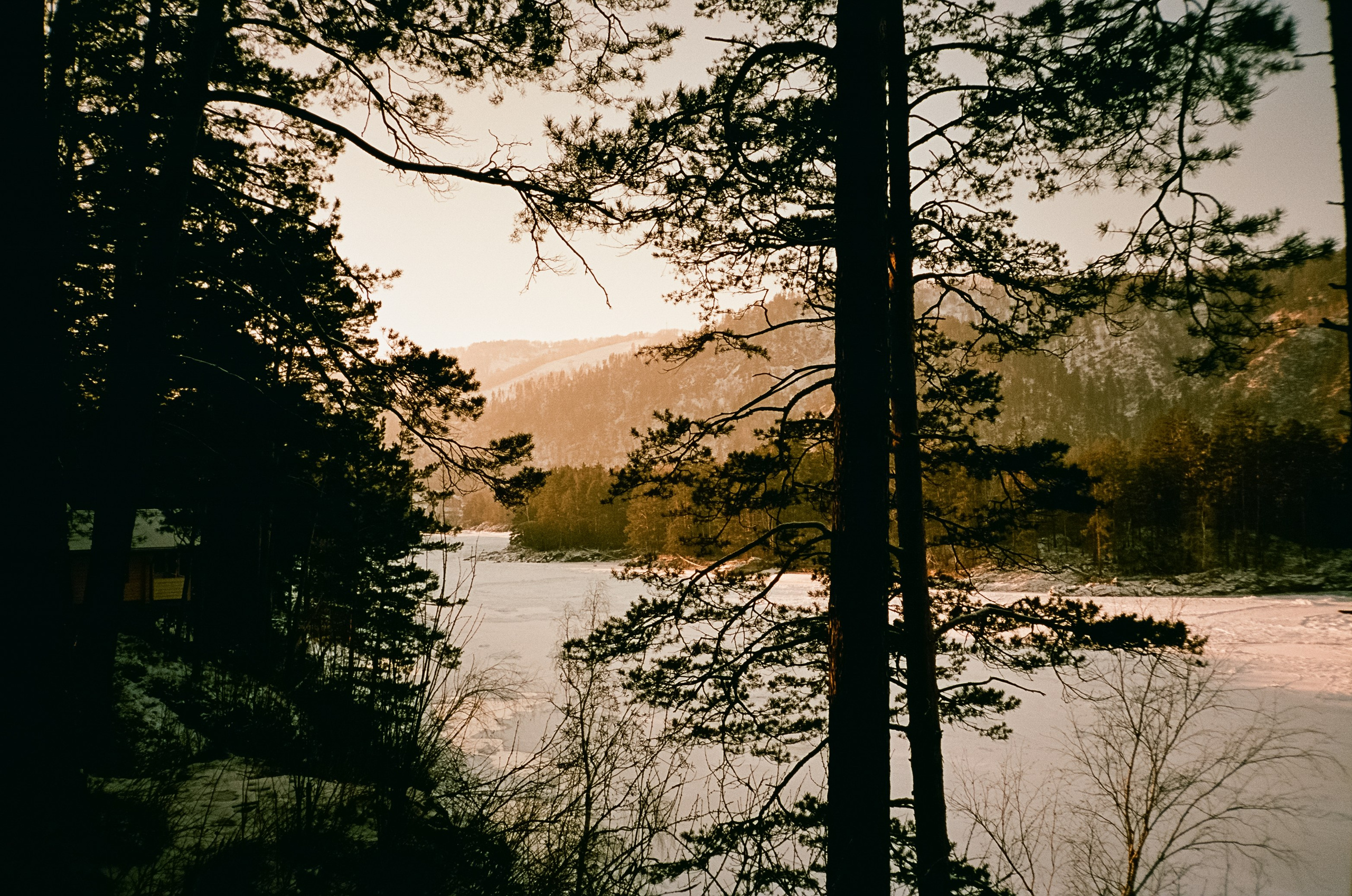 Зубы Дракона и синяя Катунь в солнечный день. Фотограф-документалист Мария Осокина