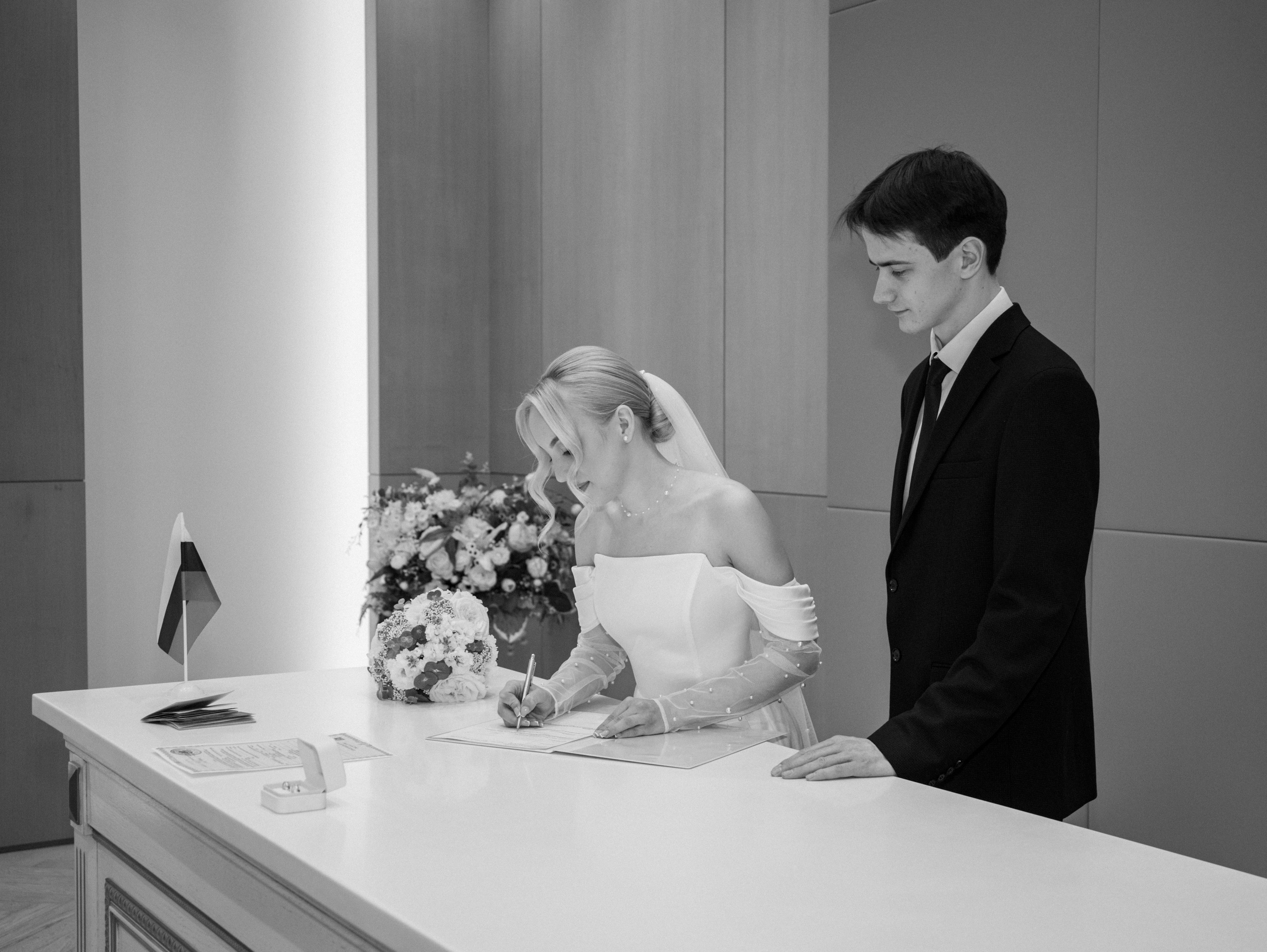 Илья&София (ЗАГС, прогулка, фотостудия). Свадебный и семейный фотограф в Москве Мила Широких