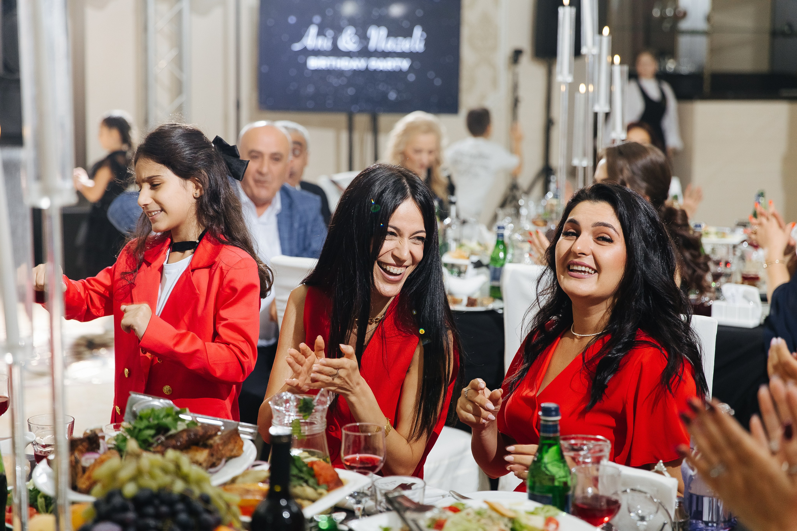 Ани и Назели. 35&5 День рождения, «Янтарь». Фотограф в Красноярске Надежда Воскресенская