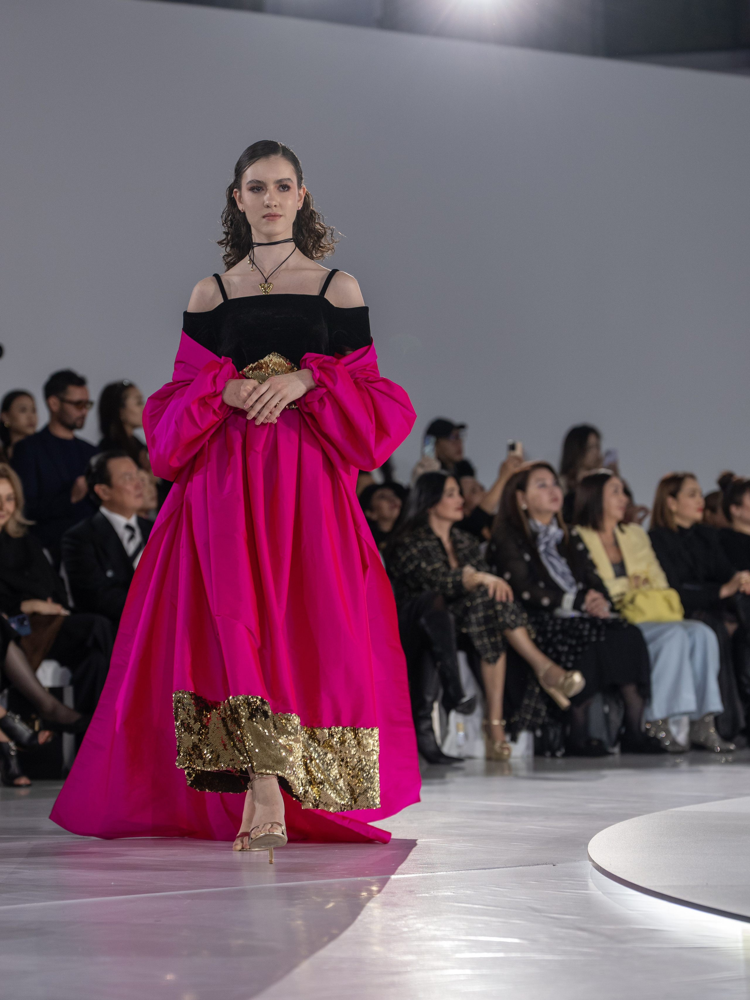 Дизайнер Arunaz. Сайт Алматинского НЮ АРТ, будуар и фэшн фотографа Дениса Карпенко