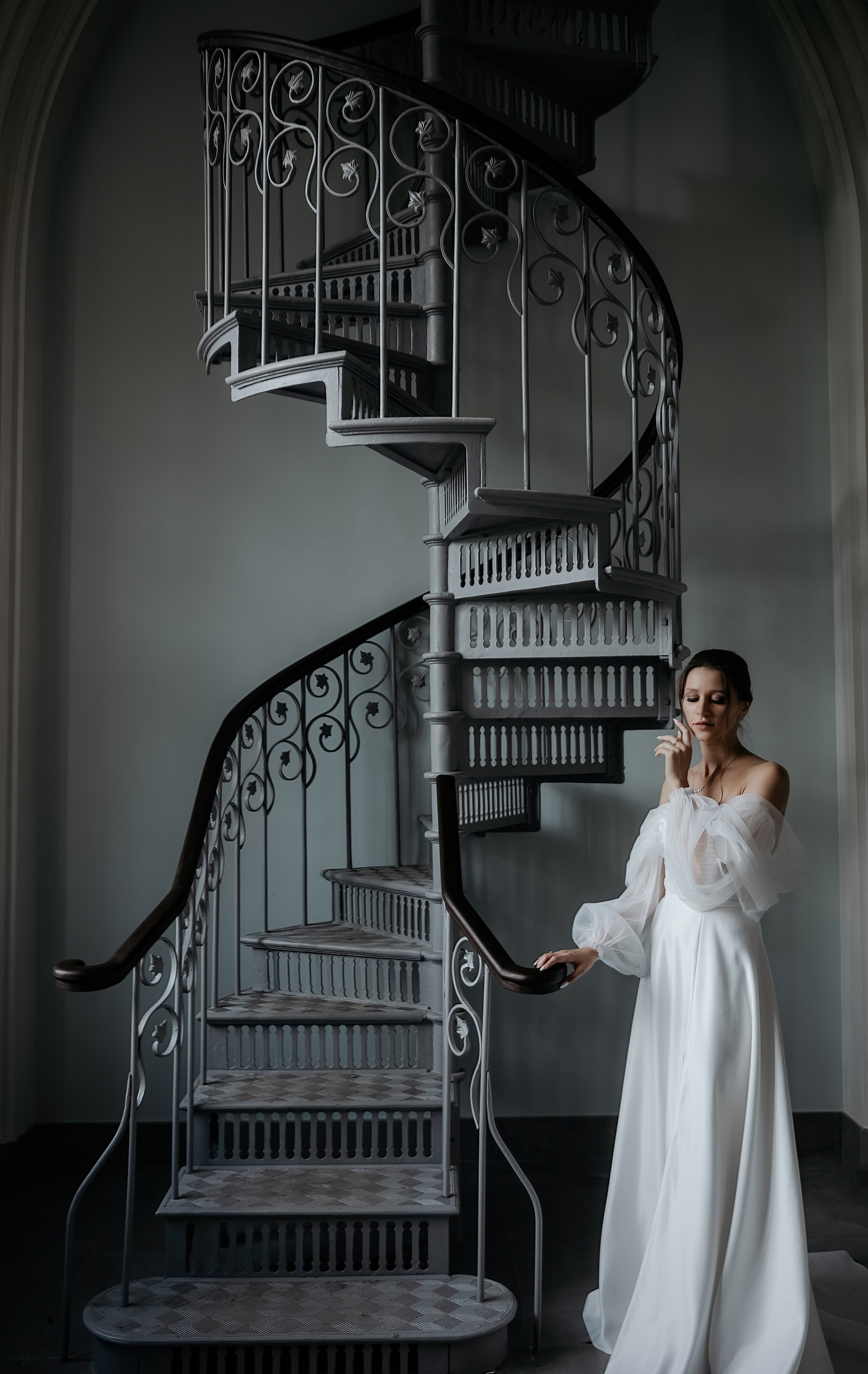 Волшебство уходит — Знаю. — И что мы будем делать? — Наслаждаться моментом. Свадебный фотограф в Санкт-Петербурге