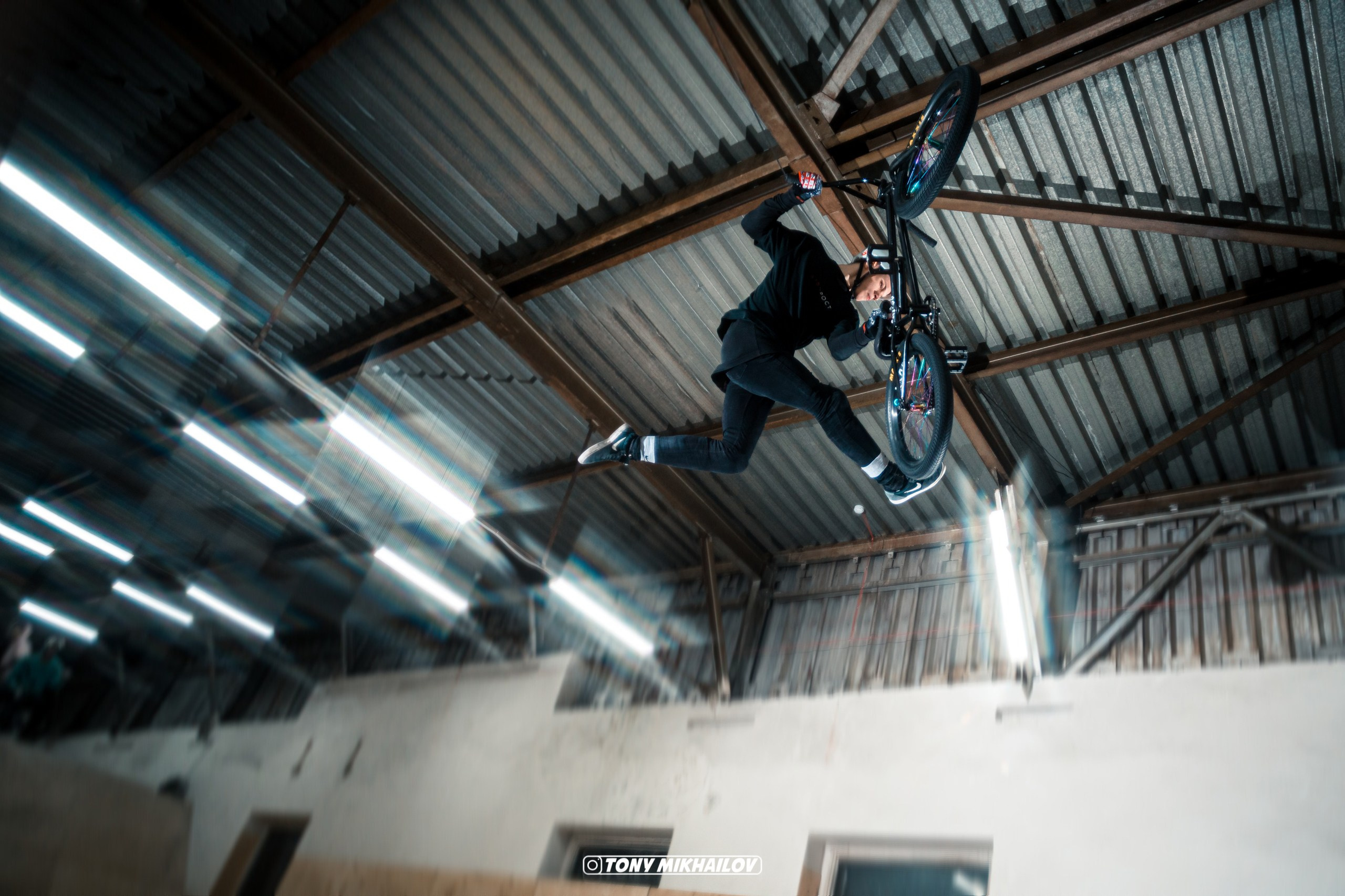 Спорт. Tony Mikhailov