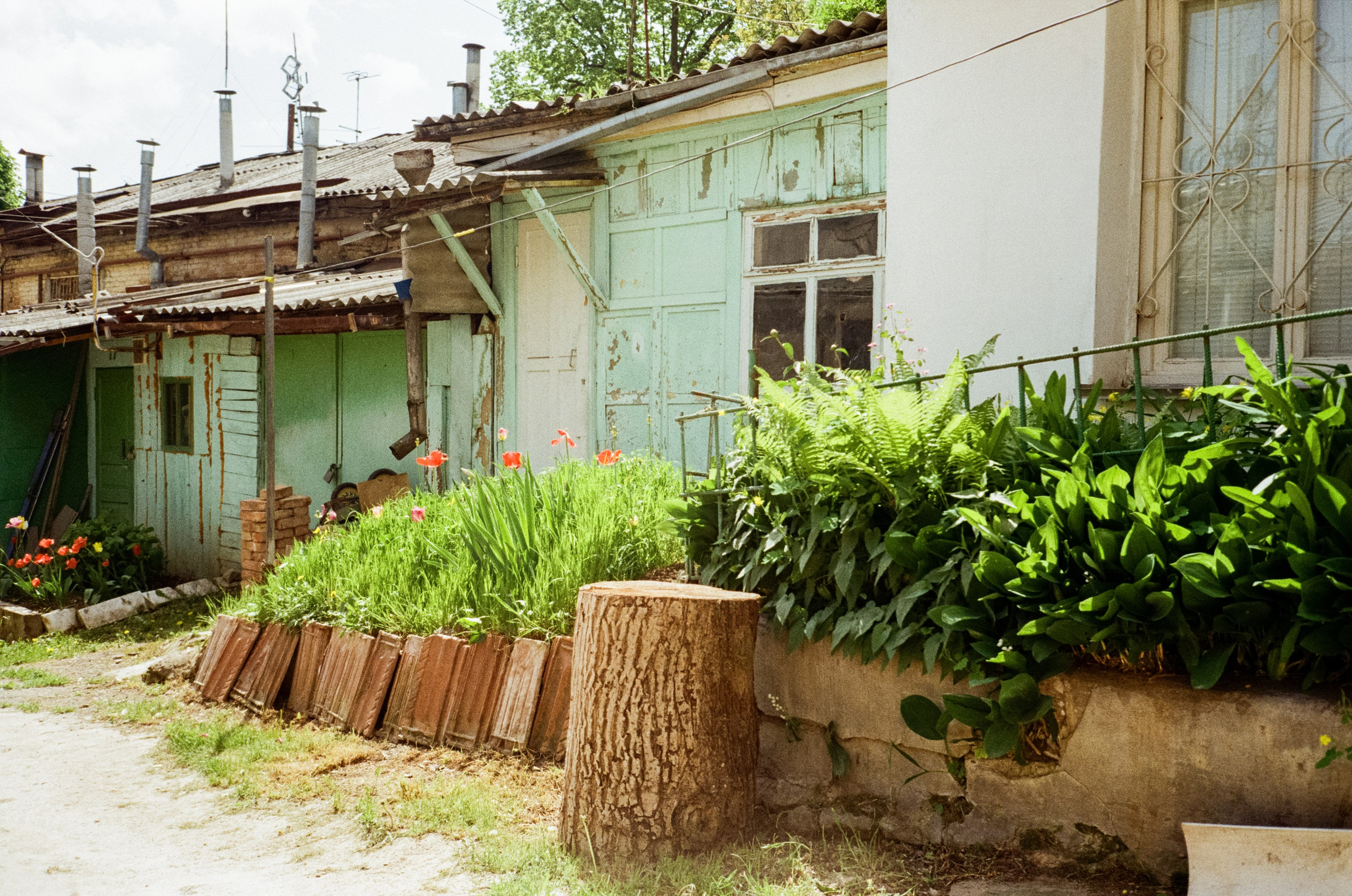 Дворик на Гагарина в Кисловодске. Паркур. Фотограф-документалист Мария Осокина