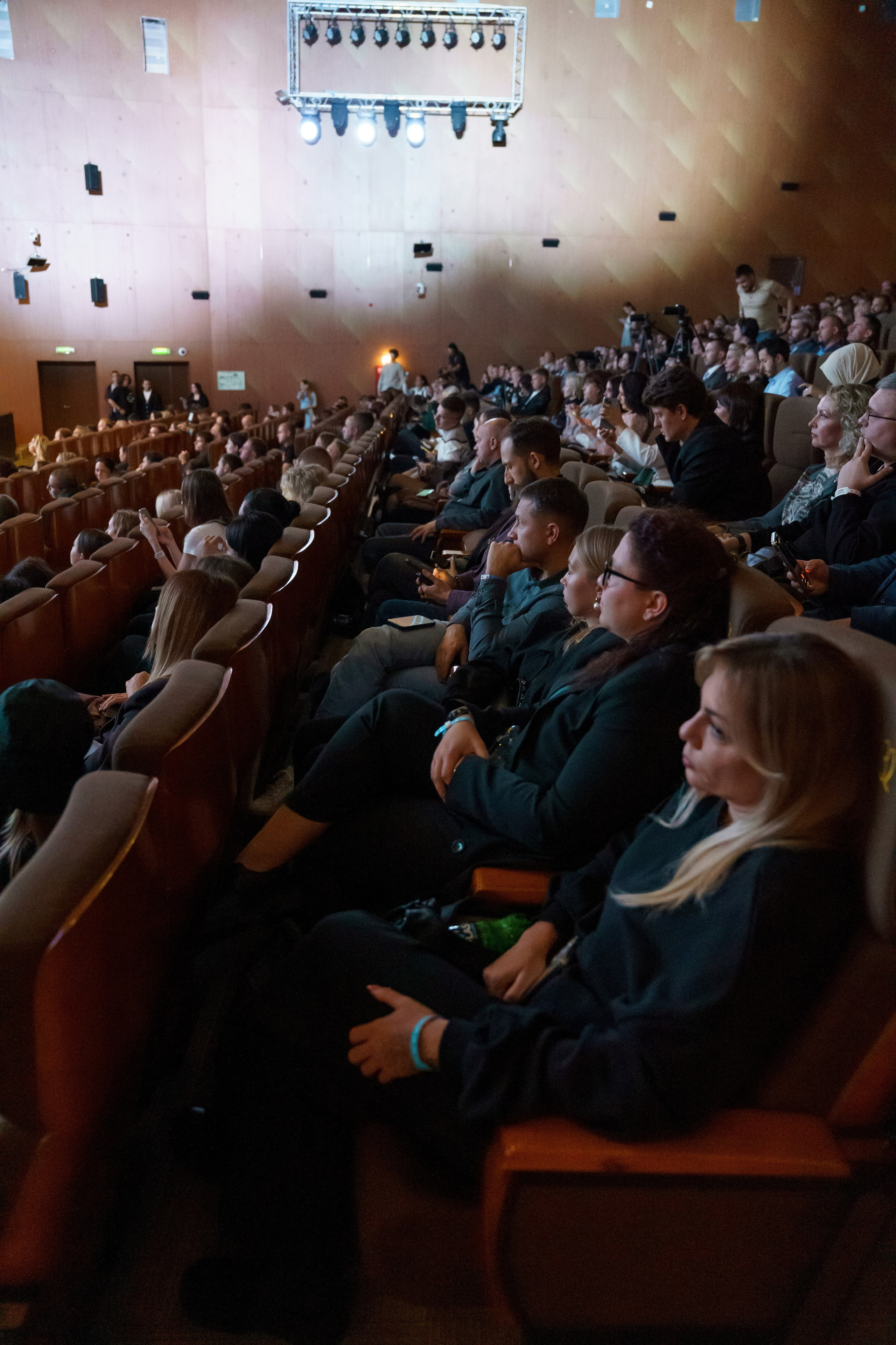 Репортажный фотограф на конференцию в Москве. Репортажный фотограф в Москве Саша Дружинина