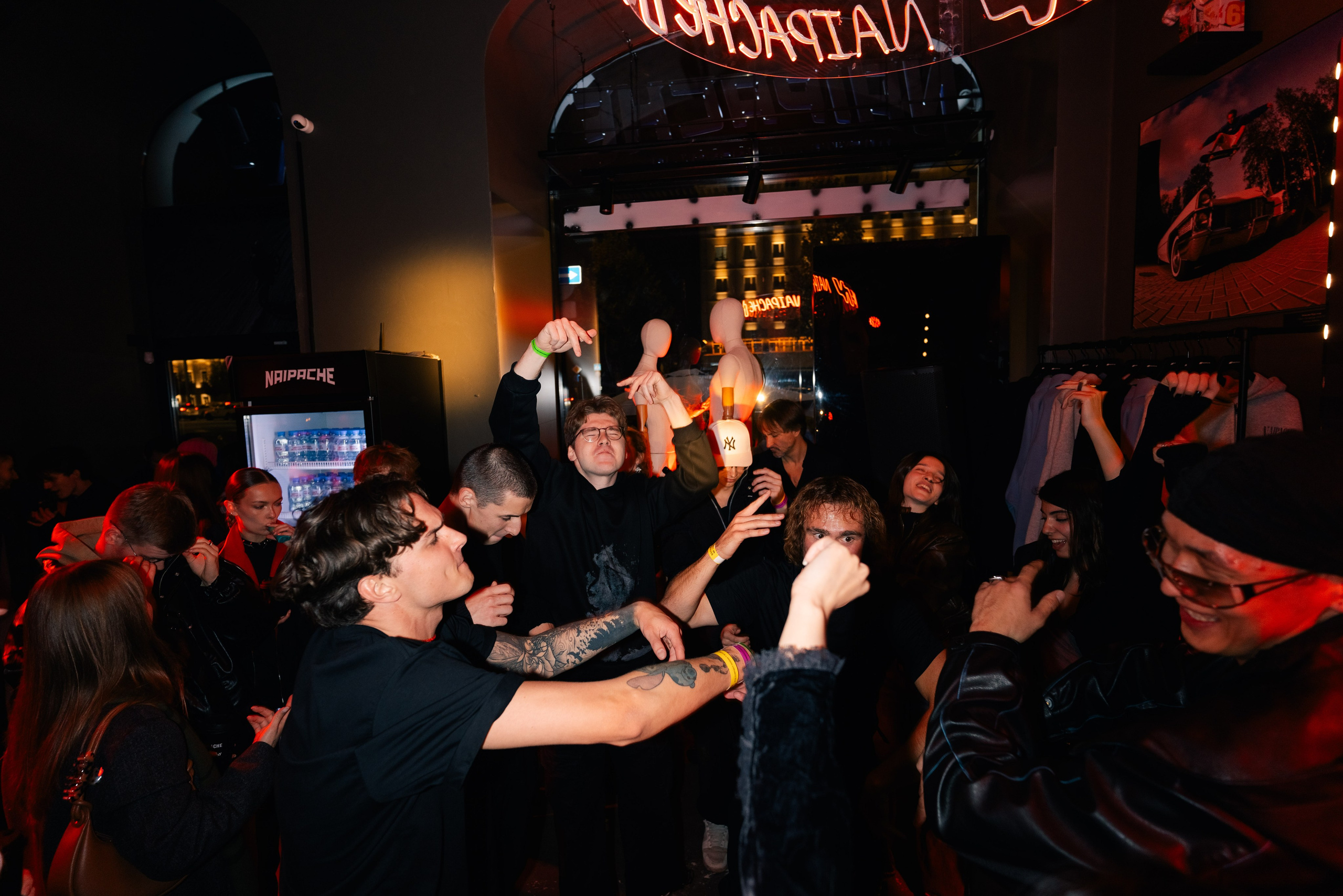 NAIPACHE DARK NIGHT x TWINBY. @oljiofilm: Олег Иванов — фотограф