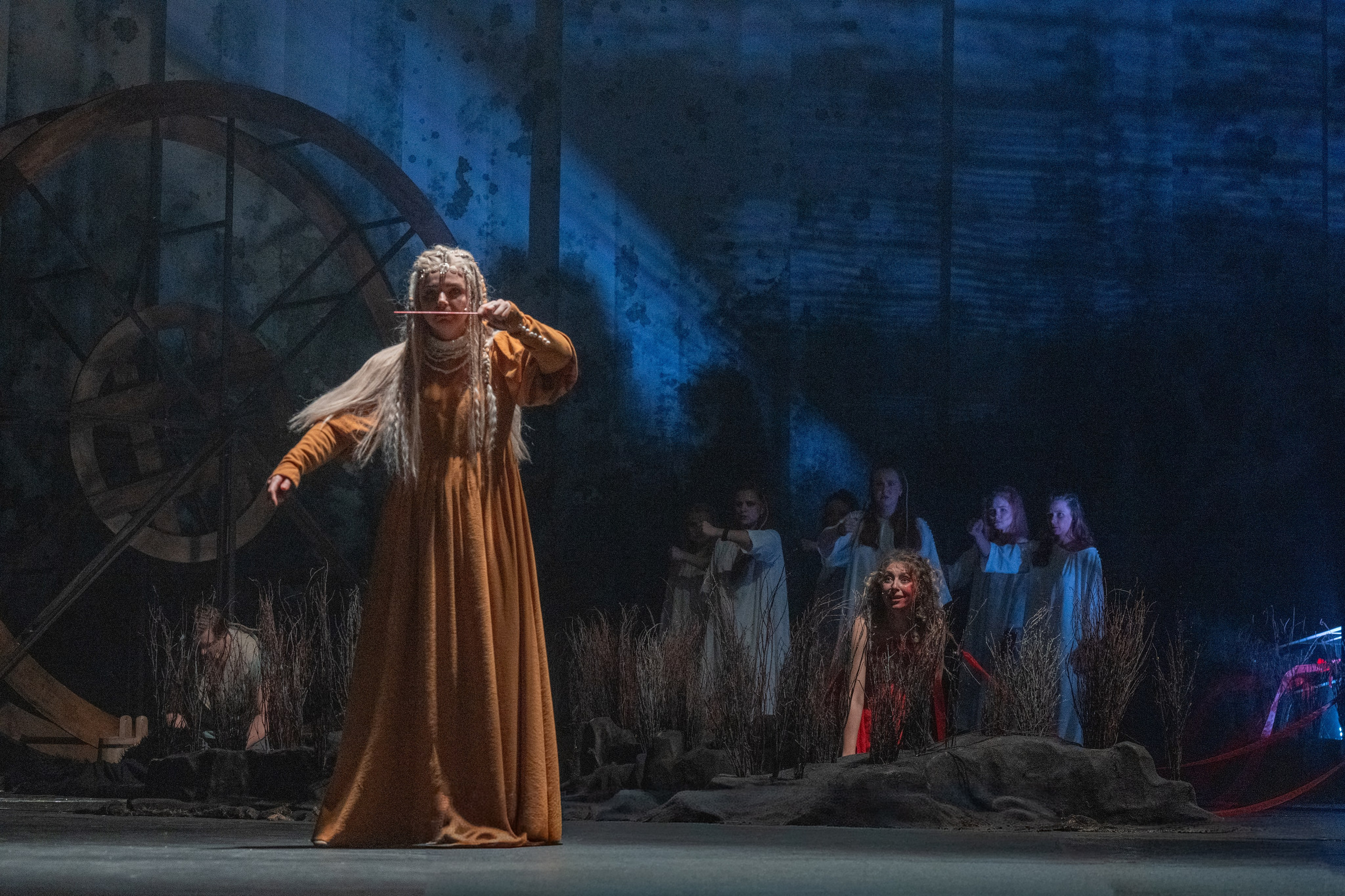 Алтайский молодёжный театр: Яга. Сайт фотографа Сергея Абрамова