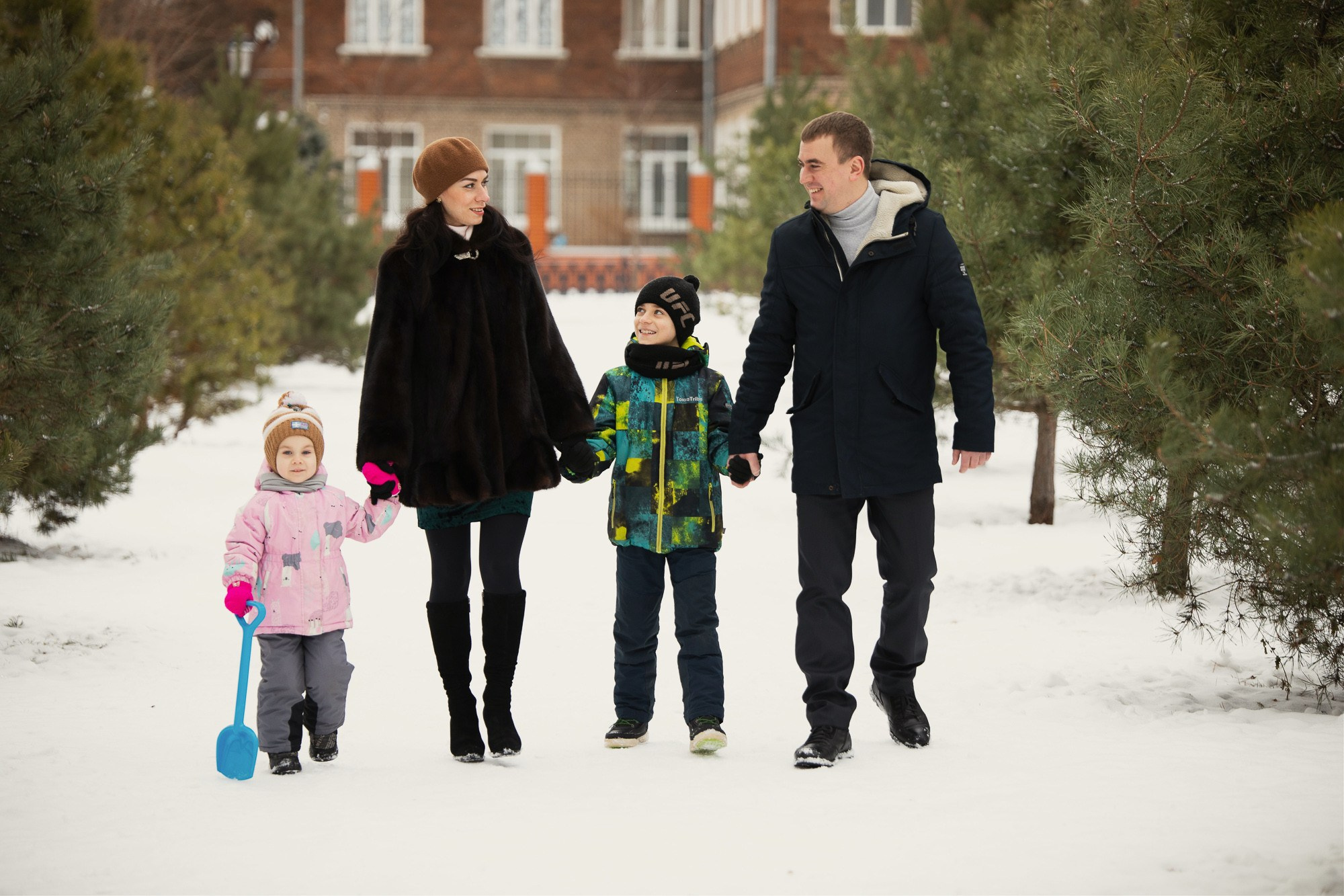 Семейные. Фотоателье и полиграфия | Красивые фотосессии, сувениры с фото | Ремонт смартфонов, ноутбуков и техники в Коломне Zinovyev Team